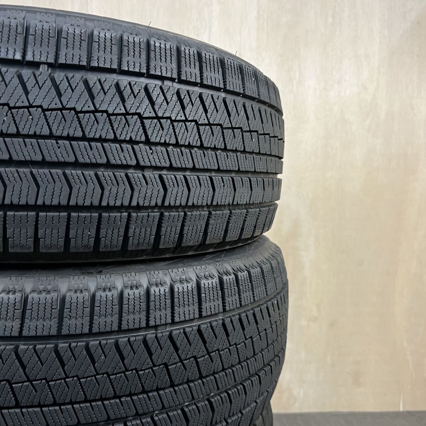 Bridgestone BLIZZAK VRX2 225/50 R18, фото 6