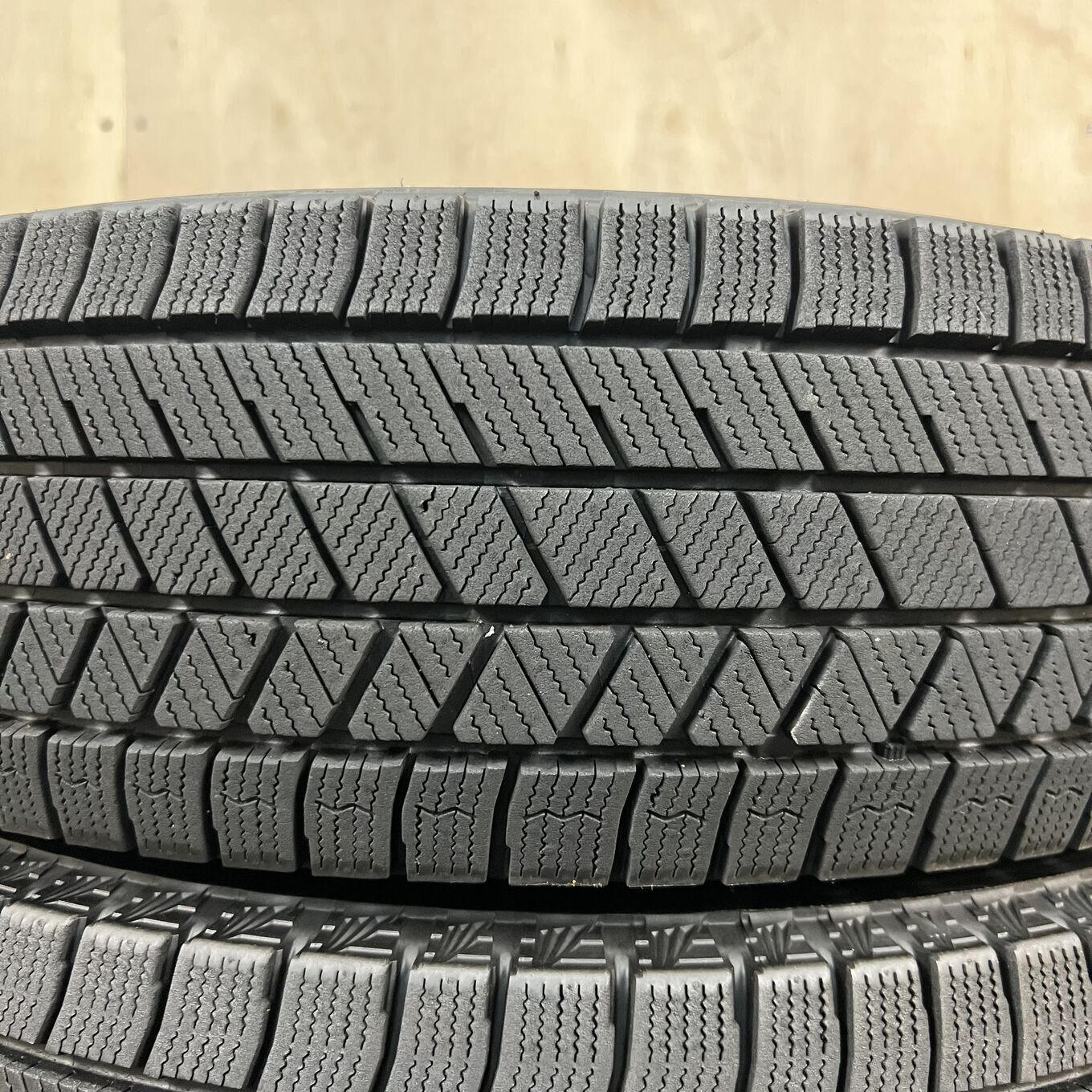 185/70 R14 Bridgestone BLIZZAK VRX3 — 17 000 ¥/комплект