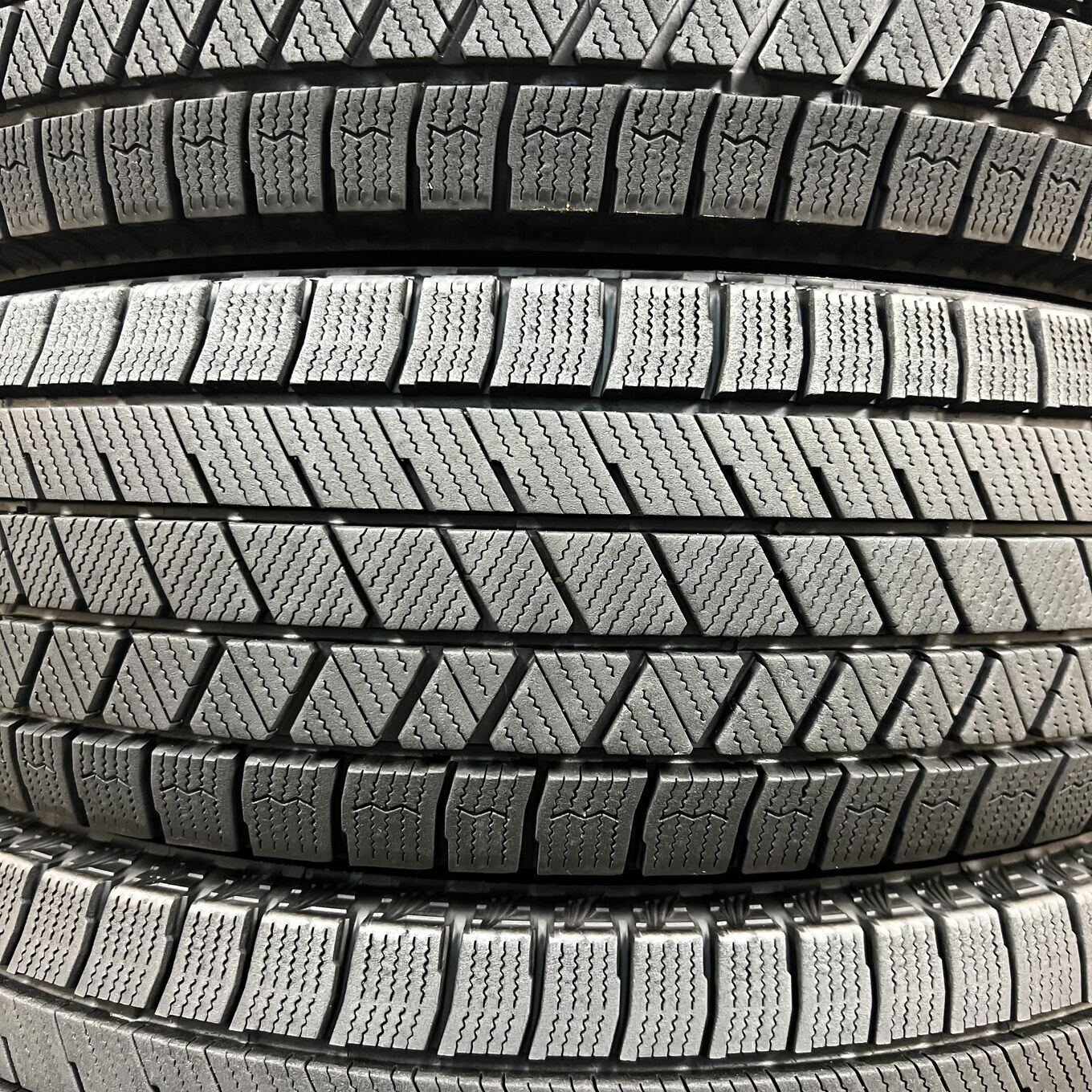 Bridgestone BLIZZAK VRX3 185/70 R14, фото 2