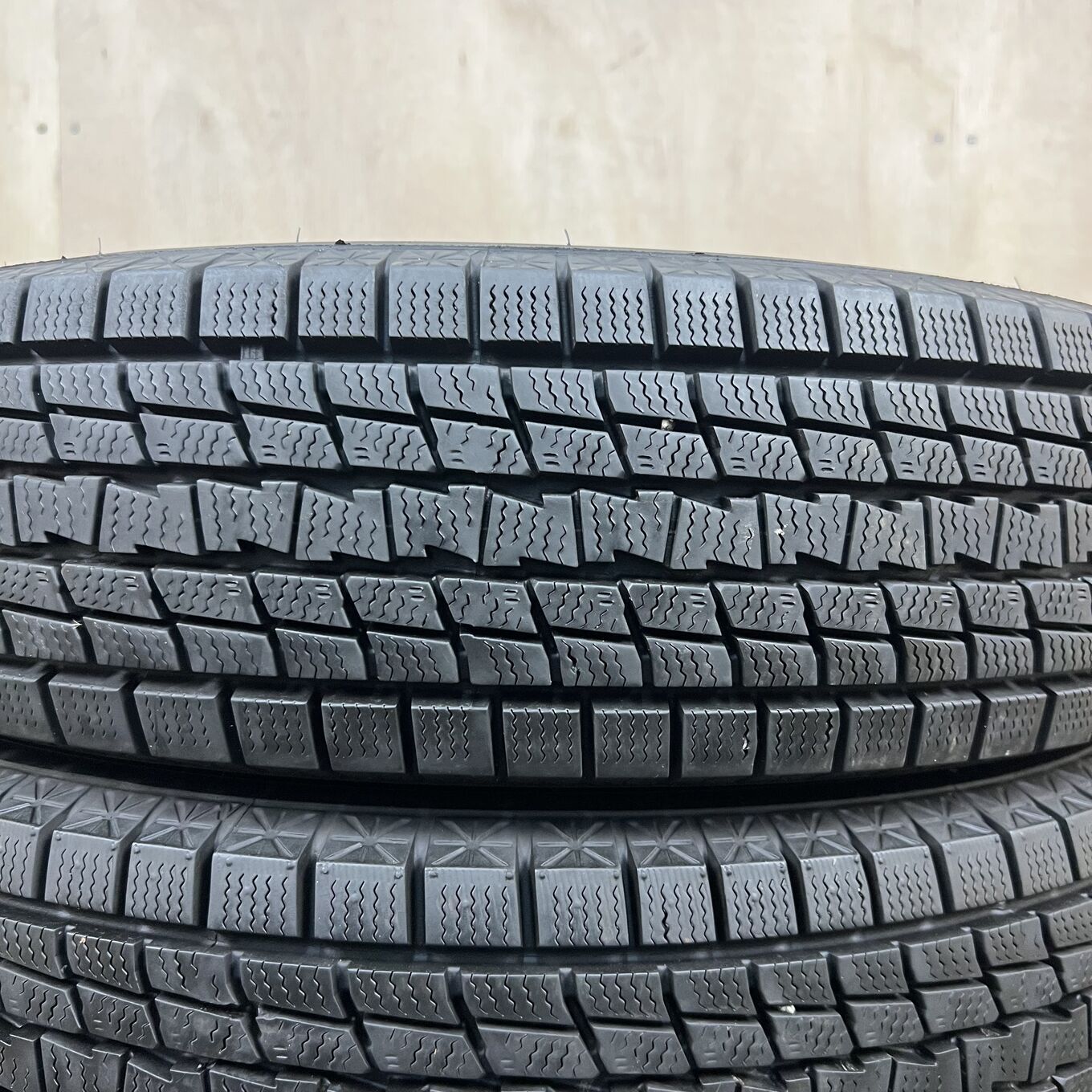 175/80 R16 Goodyear ICE NAVI SUV — 23 800 ¥/комплект