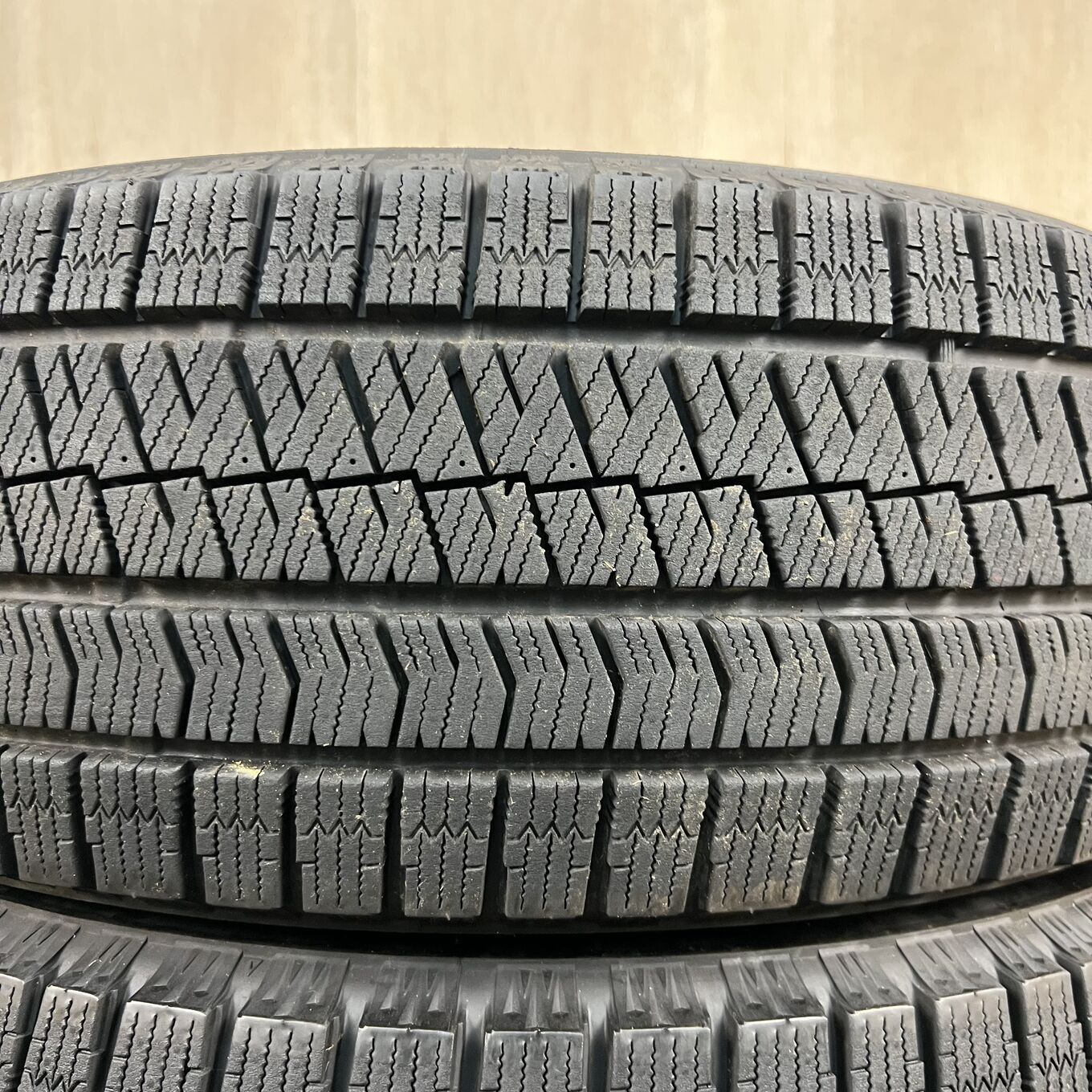 215/55 R18 Bridgestone BLIZZAK VRX2 — 25 500 ¥/комплект