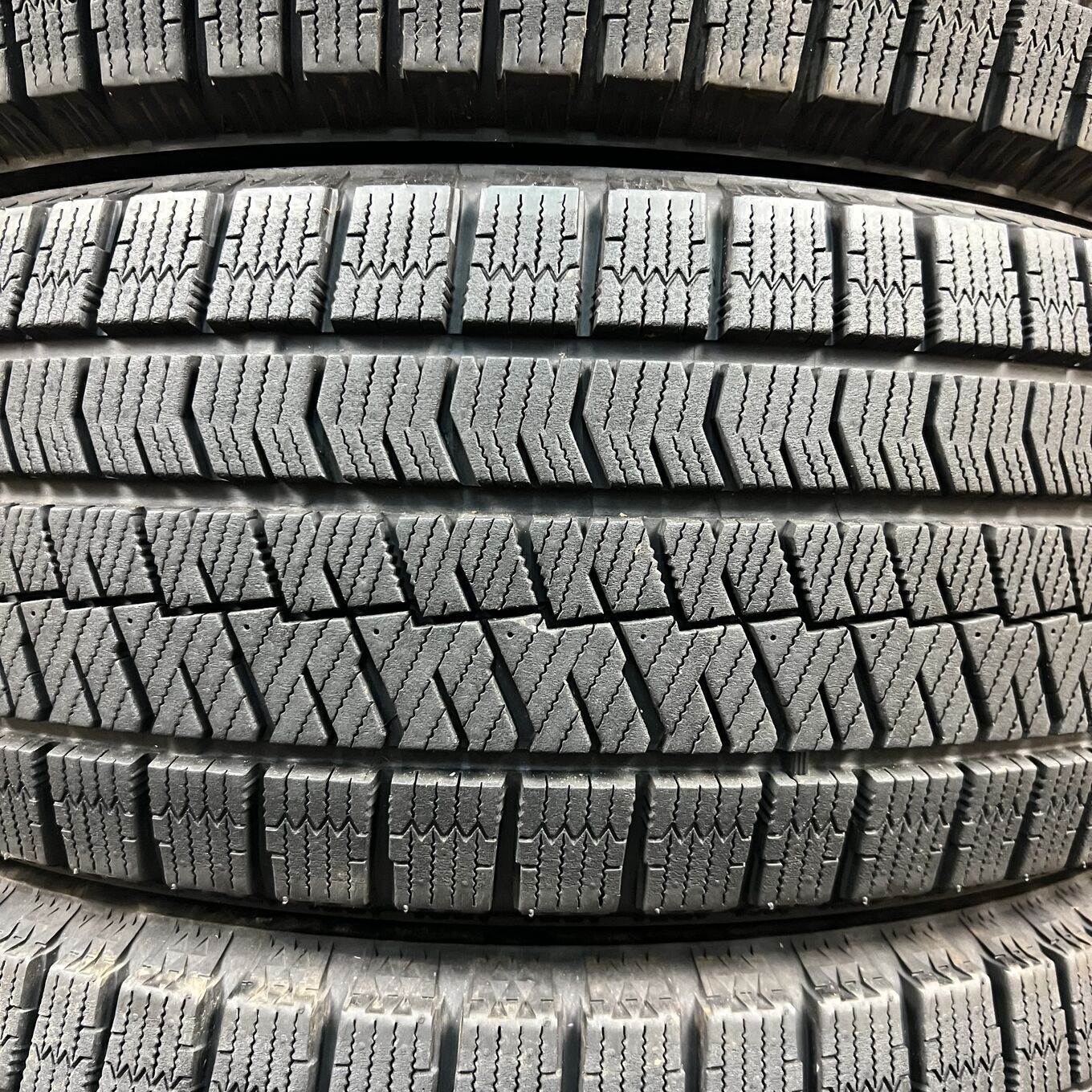 Bridgestone BLIZZAK VRX2 215/55 R18, фото 2