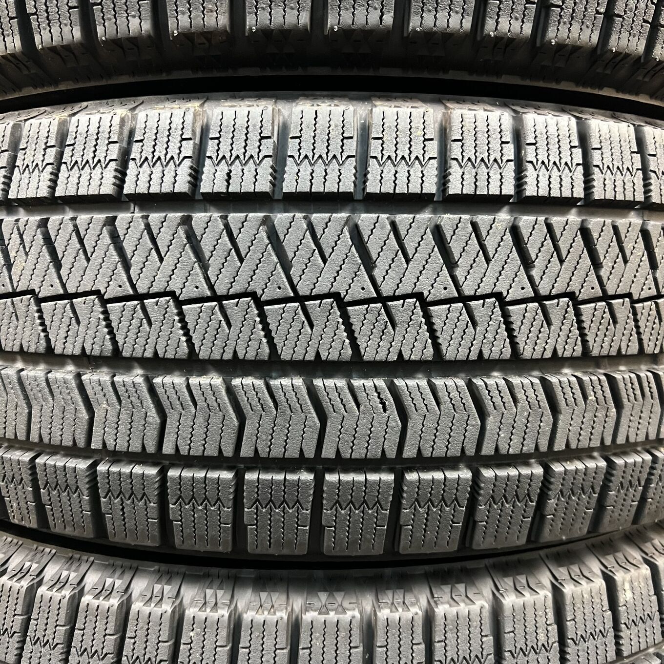 Bridgestone BLIZZAK VRX2 215/55 R18, фото 3