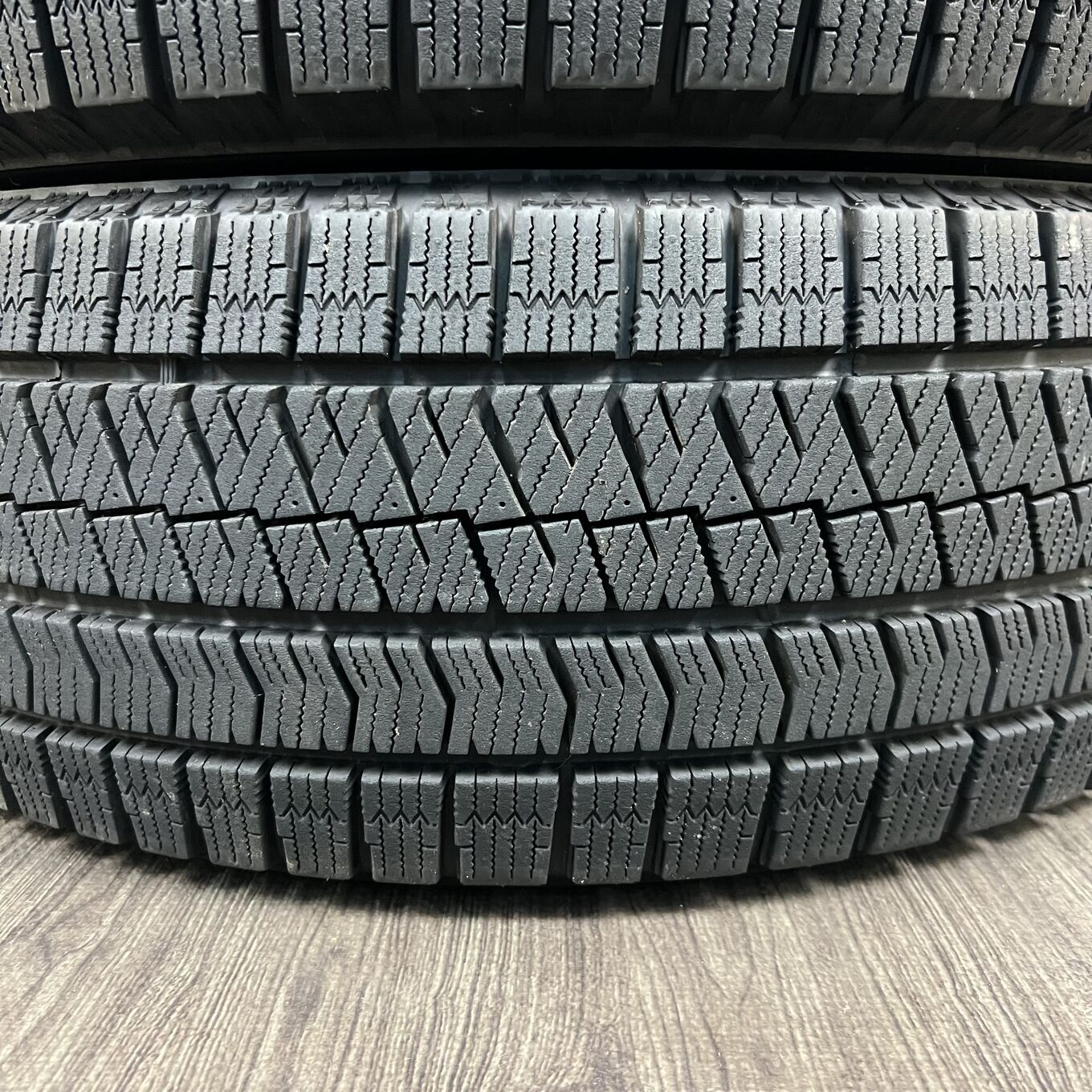 Bridgestone BLIZZAK VRX2 215/55 R18, фото 4