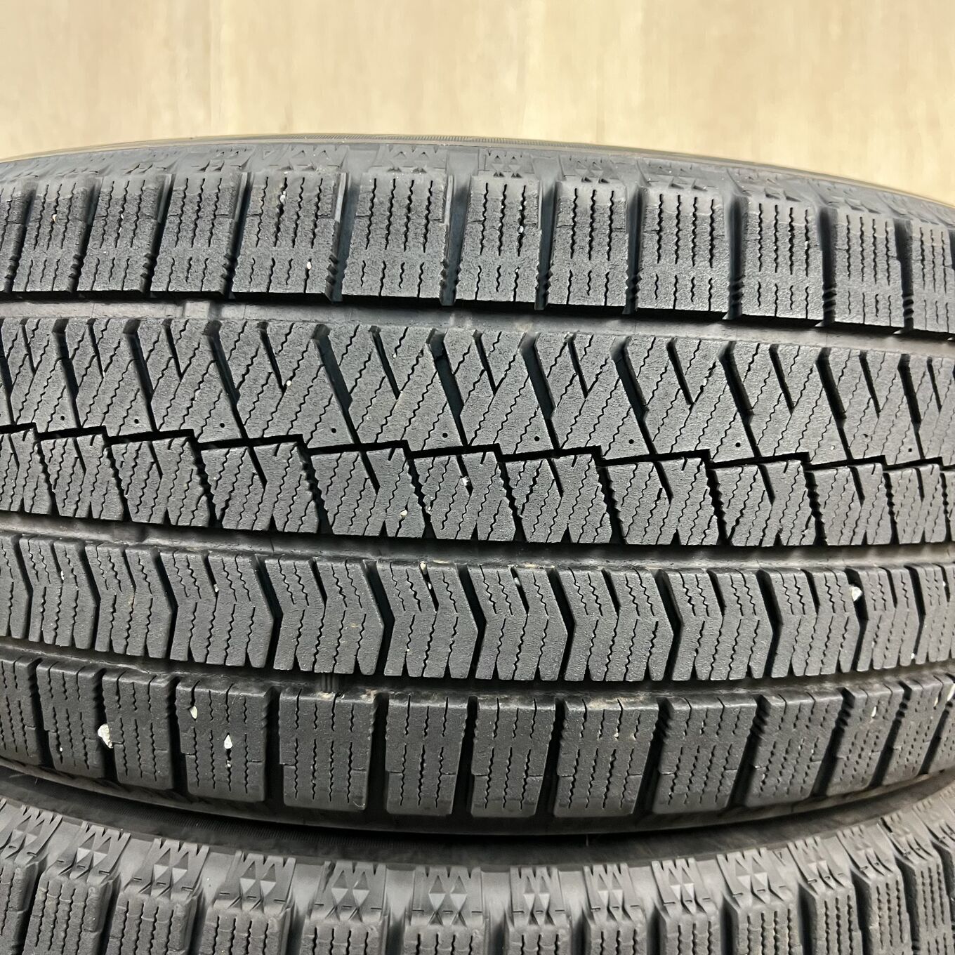 215/50 R18 Bridgestone BLIZZAK VRX2 — 32 300 ¥/комплект