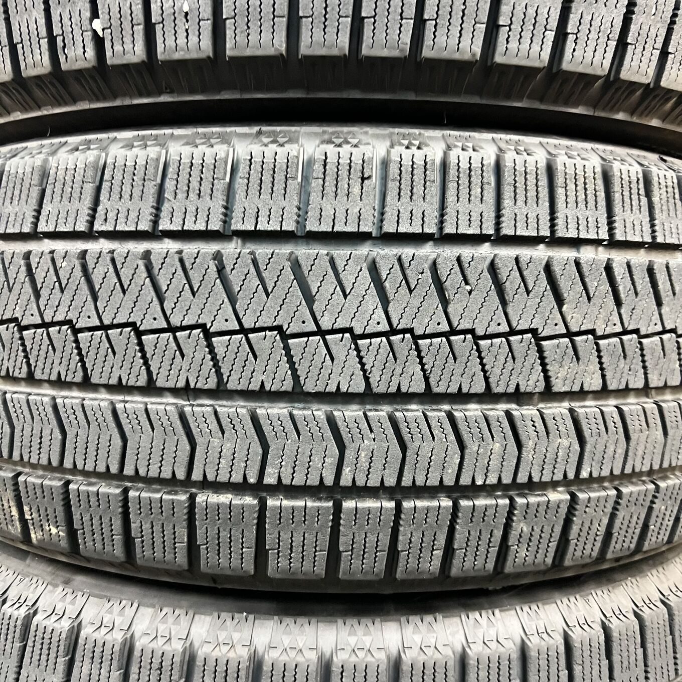 Bridgestone BLIZZAK VRX2 215/50 R18, фото 2