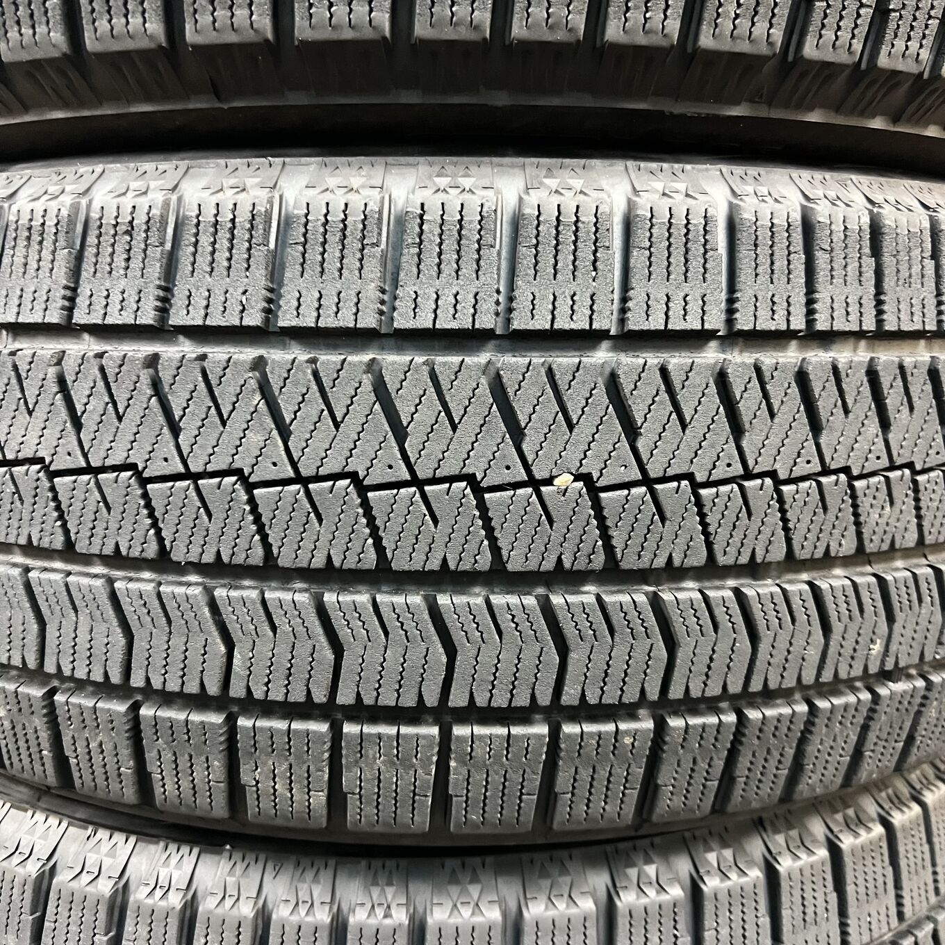 Bridgestone BLIZZAK VRX2 215/50 R18, фото 3