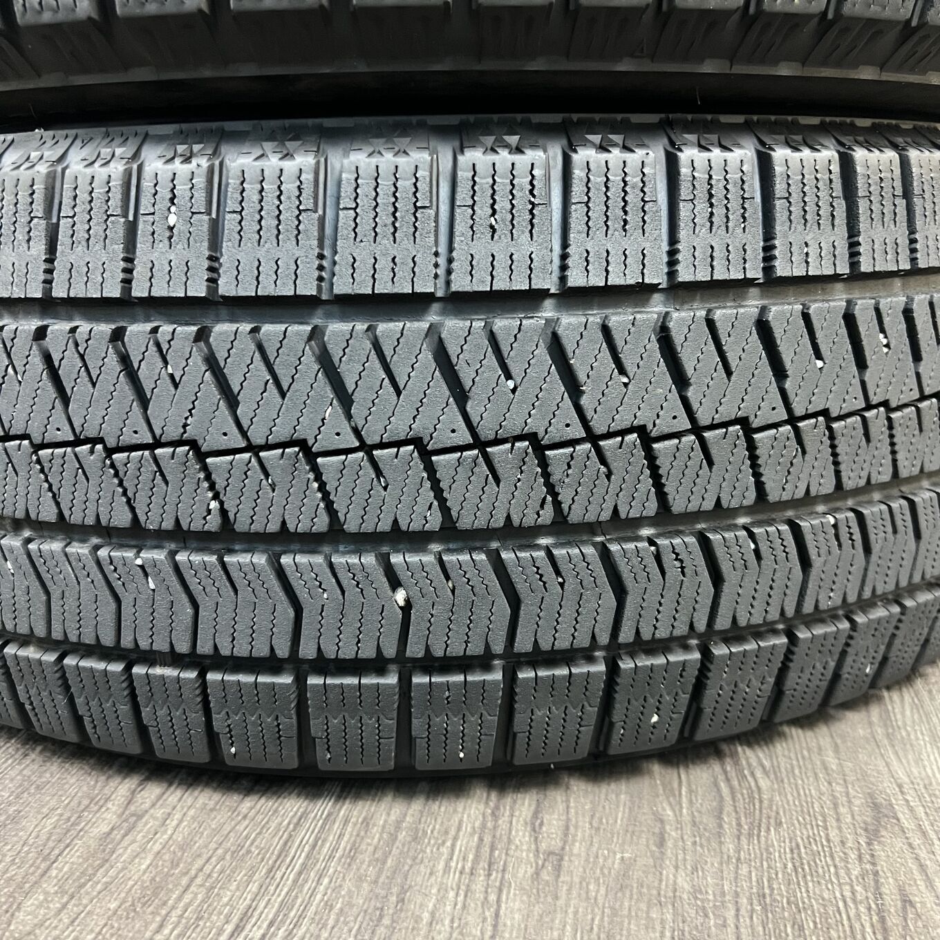 Bridgestone BLIZZAK VRX2 215/50 R18, фото 4