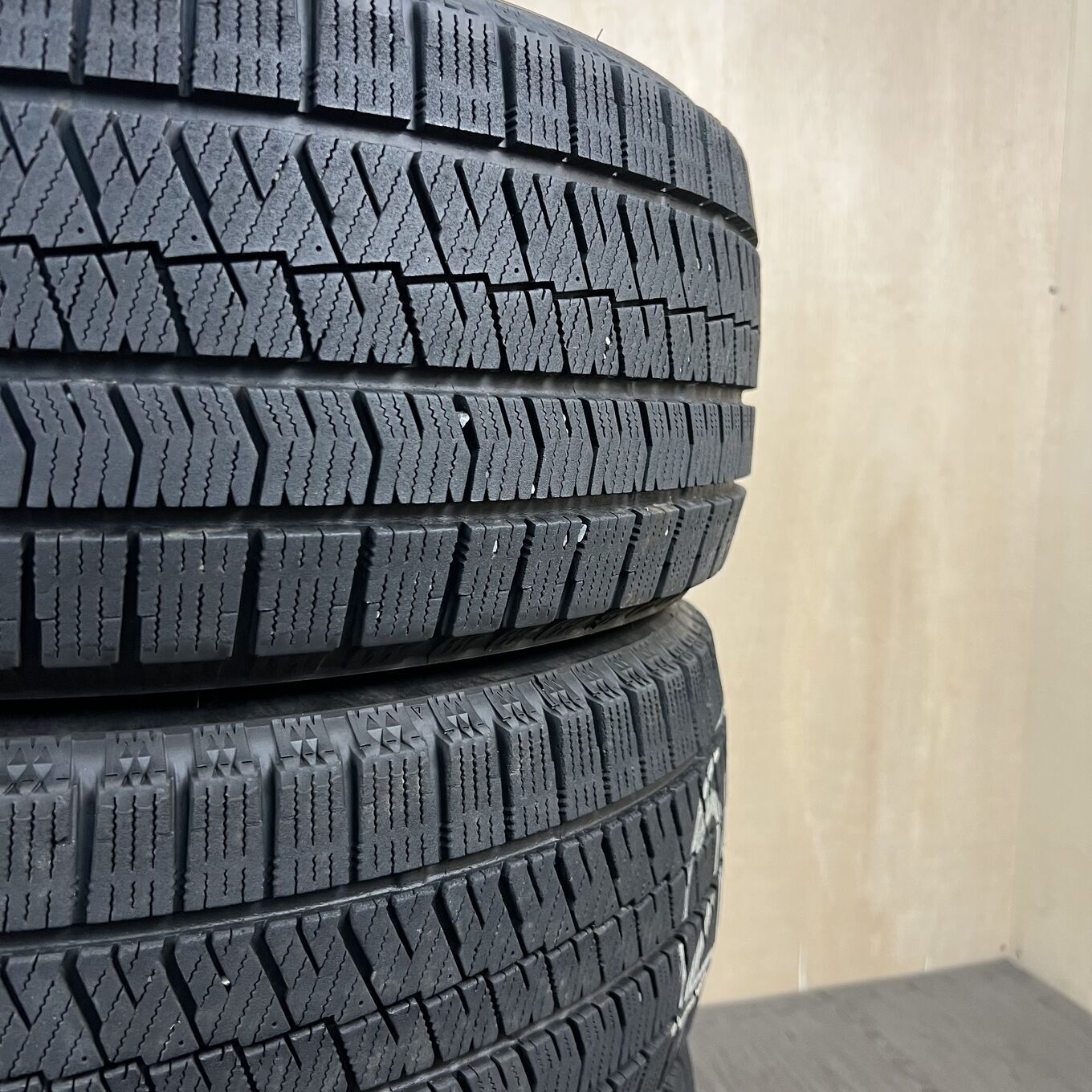 Bridgestone BLIZZAK VRX2 215/50 R18, фото 6