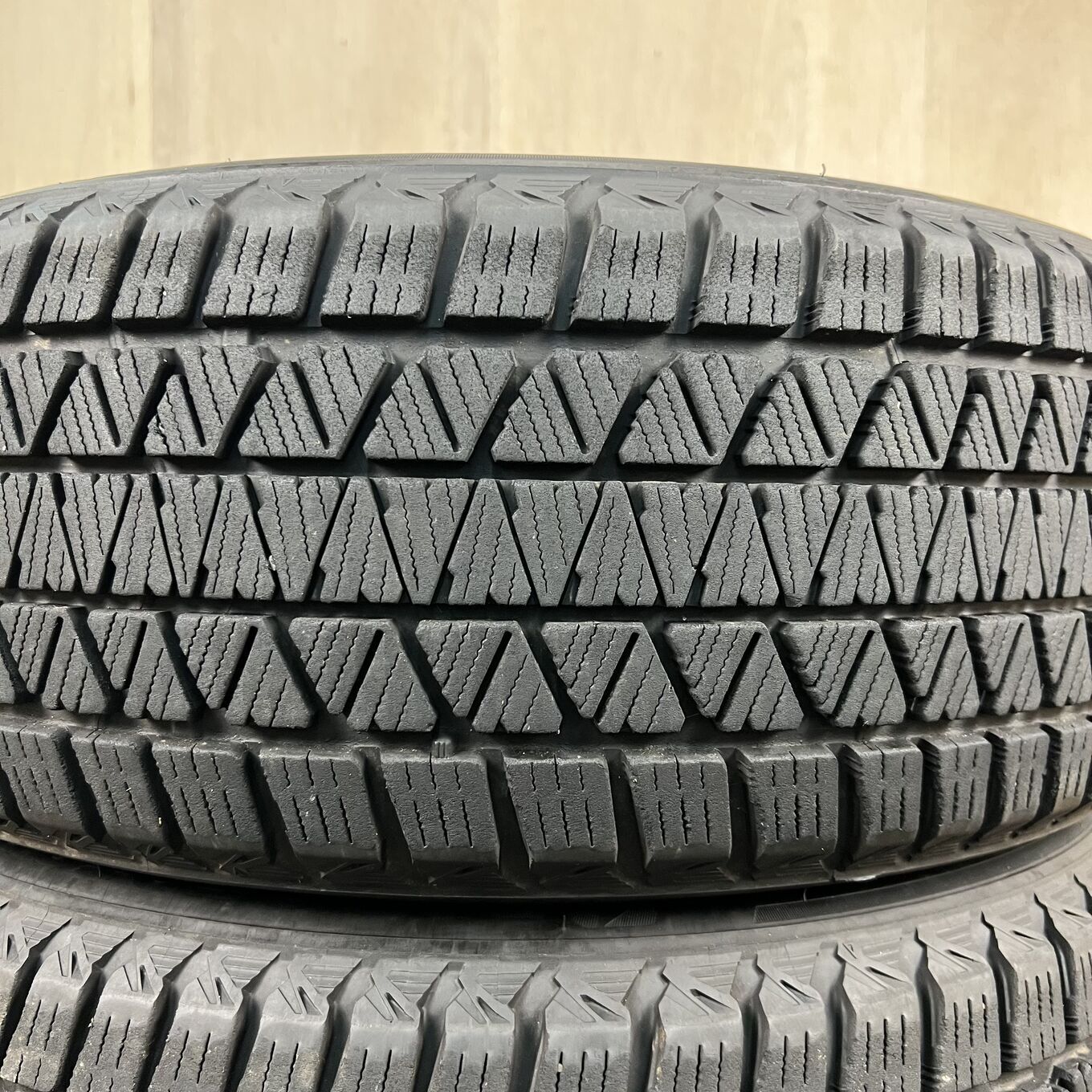 225/55 R18 Bridgestone BLIZZAK DM-V3 — 34 000 ¥/комплект