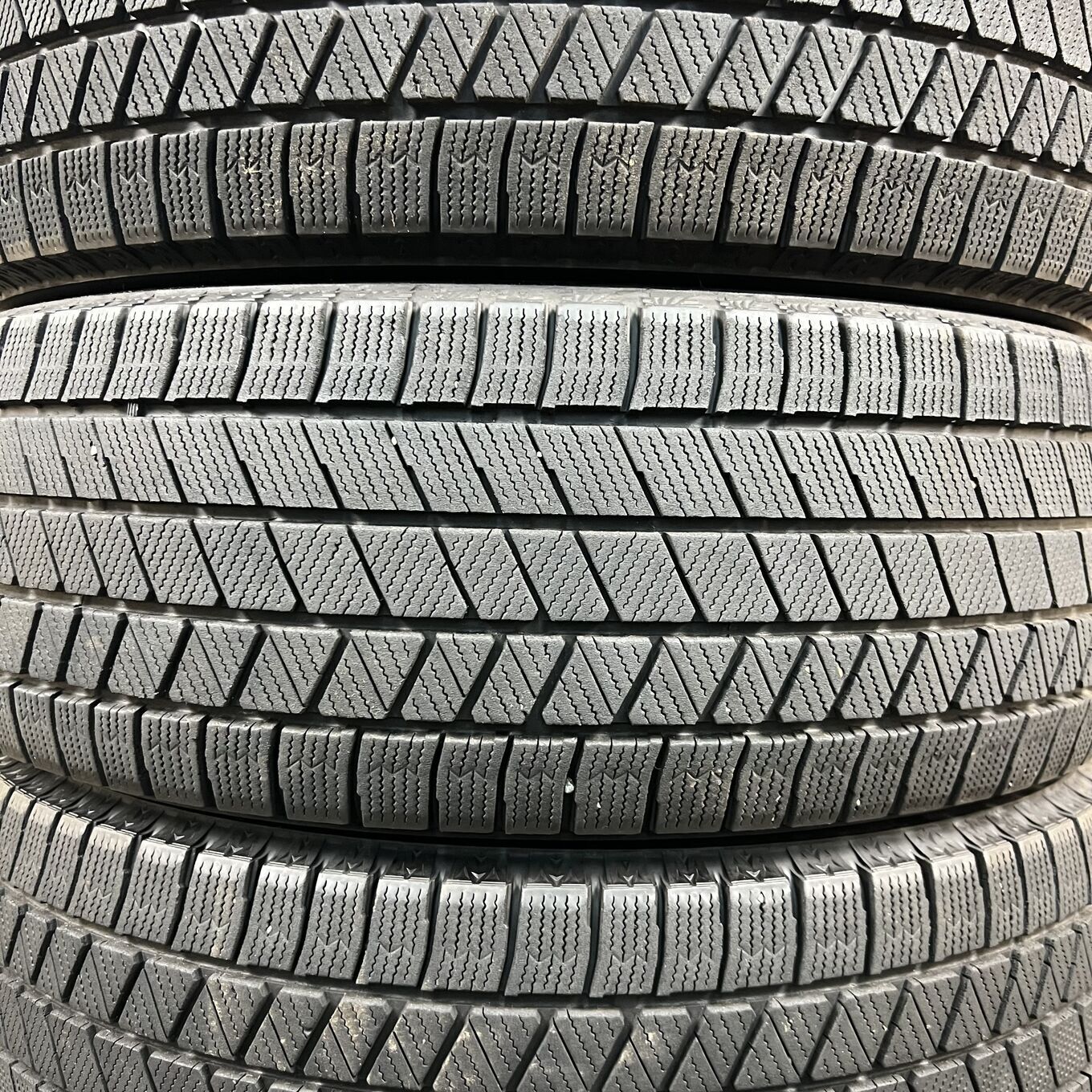 Bridgestone BLIZZAK VRX3 235/60 R18, фото 2