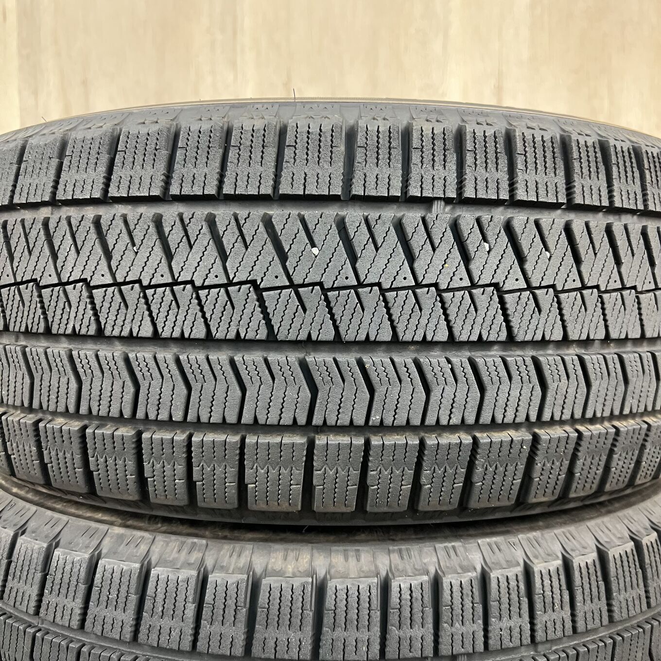 215/50 R17 Bridgestone BLIZZAK VRX2 — 18 700 ¥/комплект