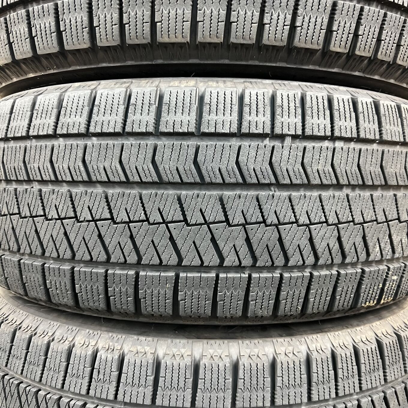 Bridgestone BLIZZAK VRX2 215/50 R17, фото 2
