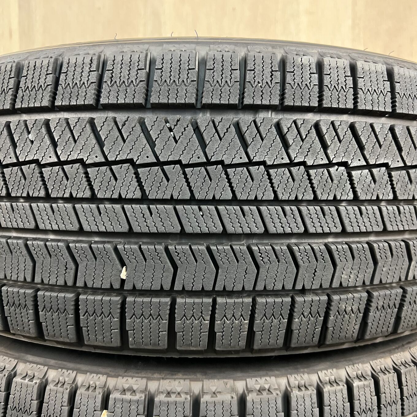 245/40 R20 Bridgestone BLIZZAK VRX2 — 28 100 ¥/комплект