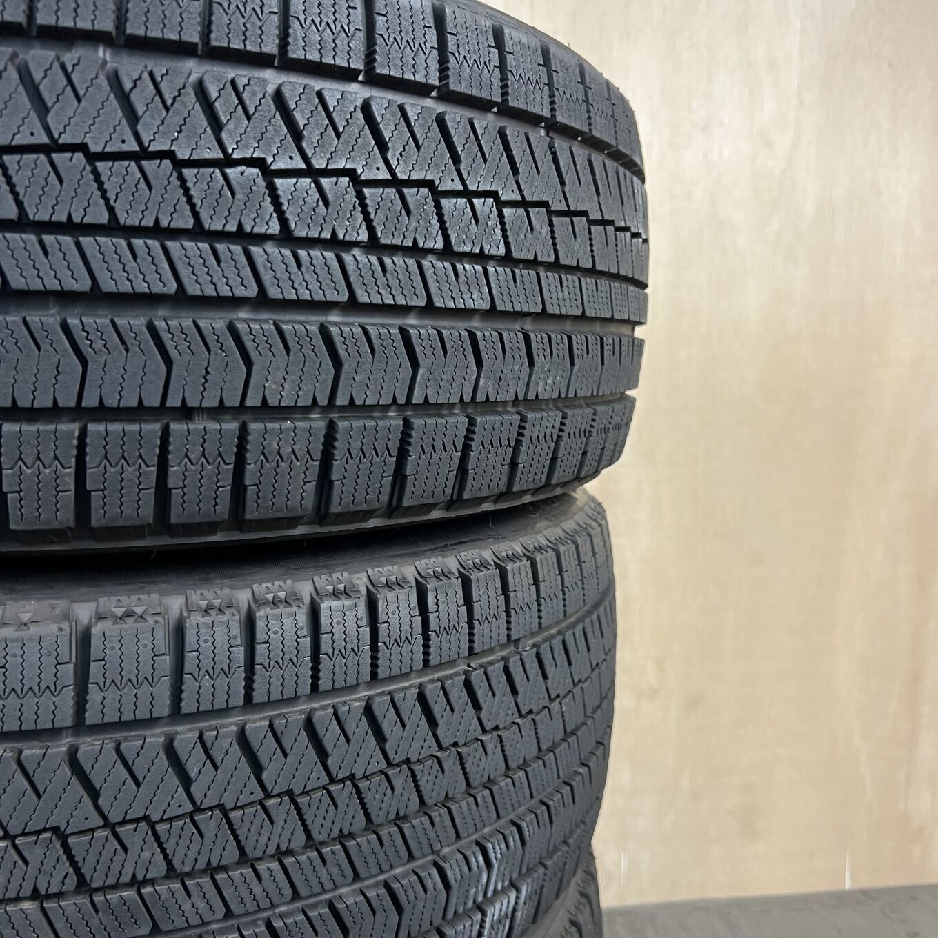 Bridgestone BLIZZAK VRX2 245/40 R20, фото 6