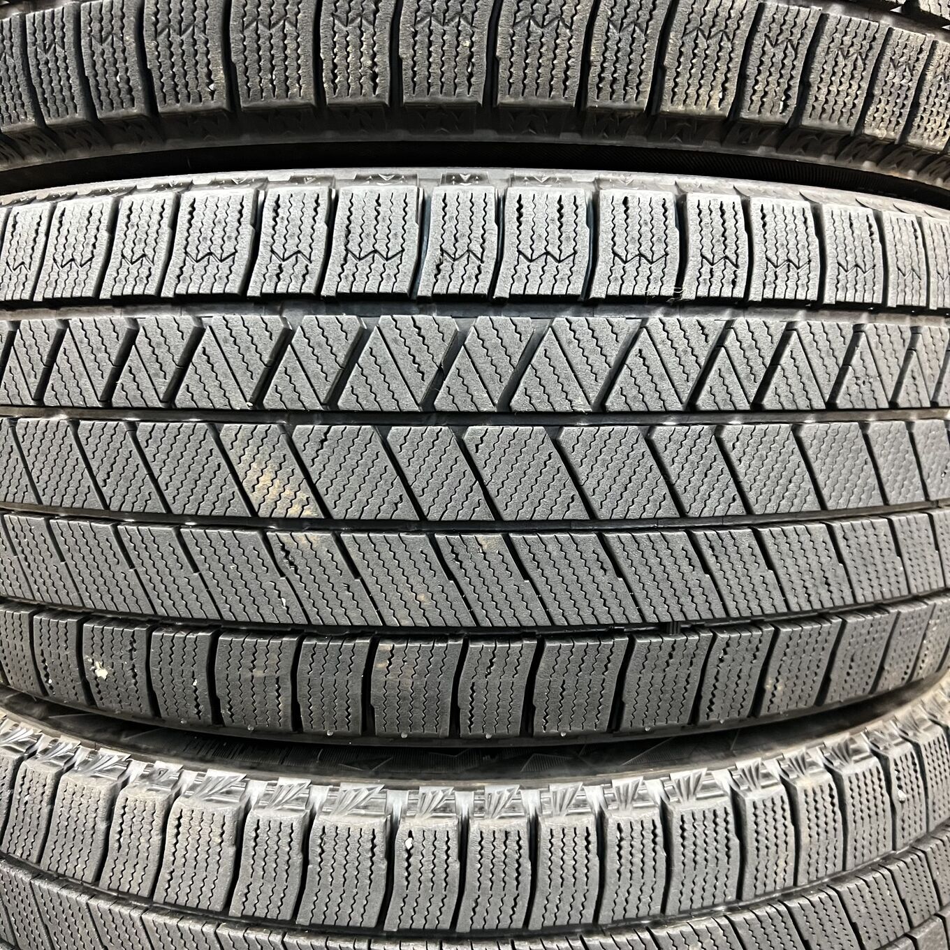 Bridgestone BLIZZAK VRX3 225/45 R18, фото 2