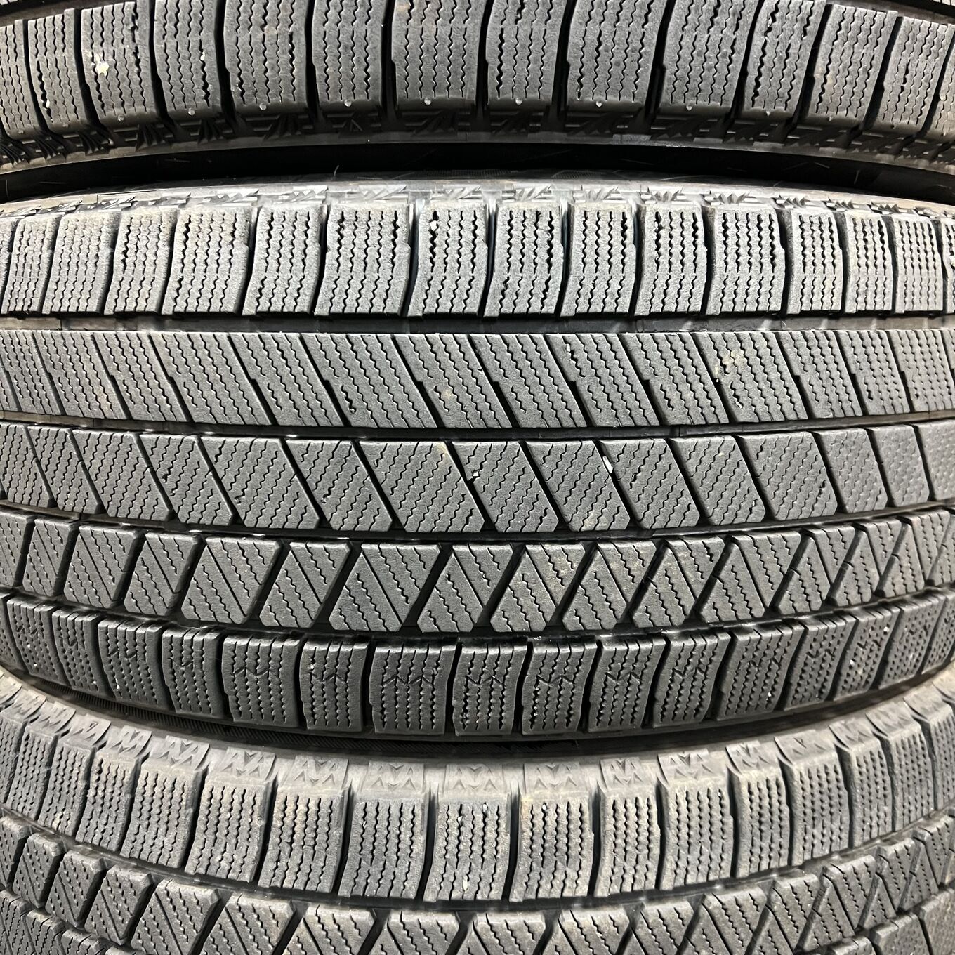 Bridgestone BLIZZAK VRX3 225/45 R18, фото 3
