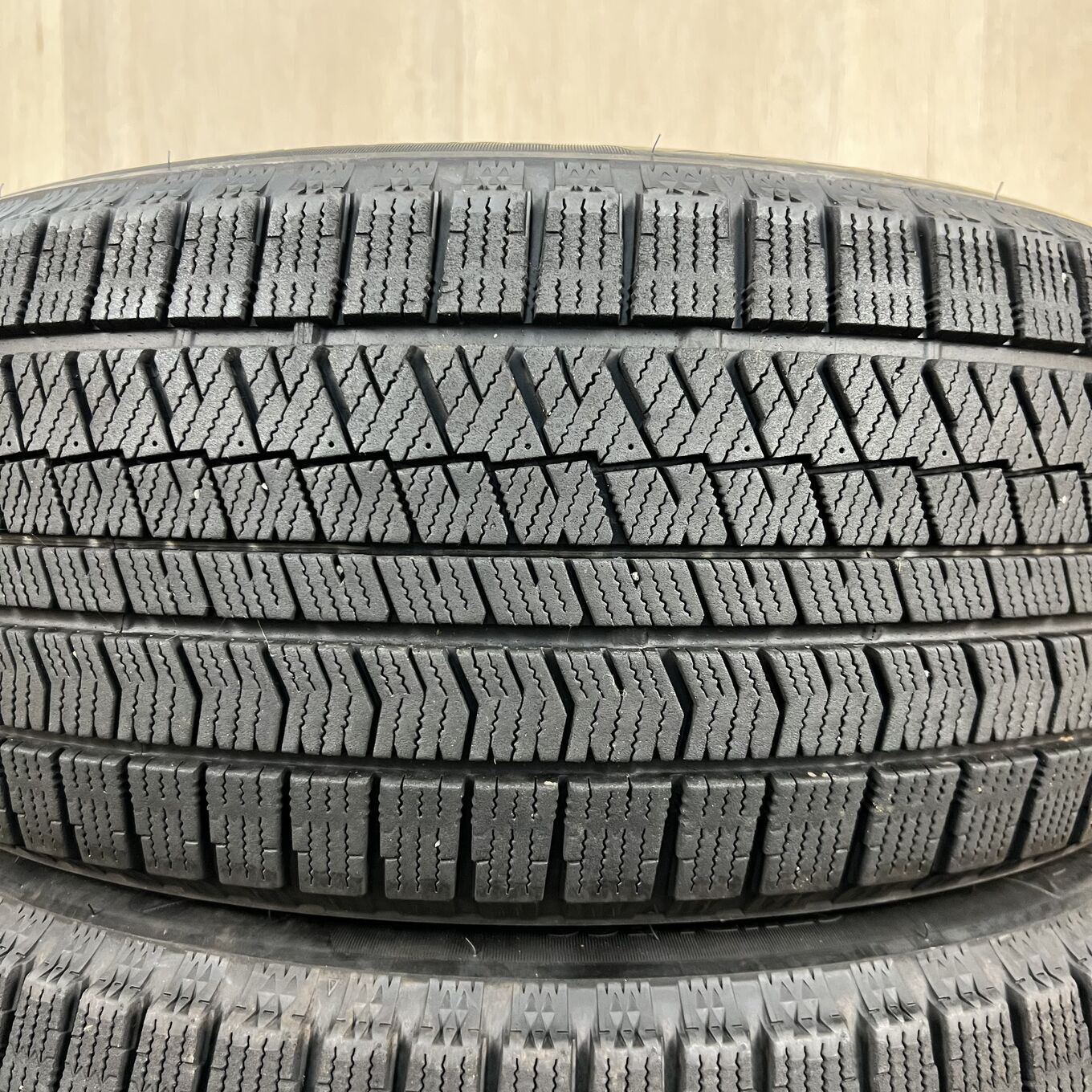 225/50 R18 Bridgestone BLIZZAK VRX2 — 22 100 ¥/комплект