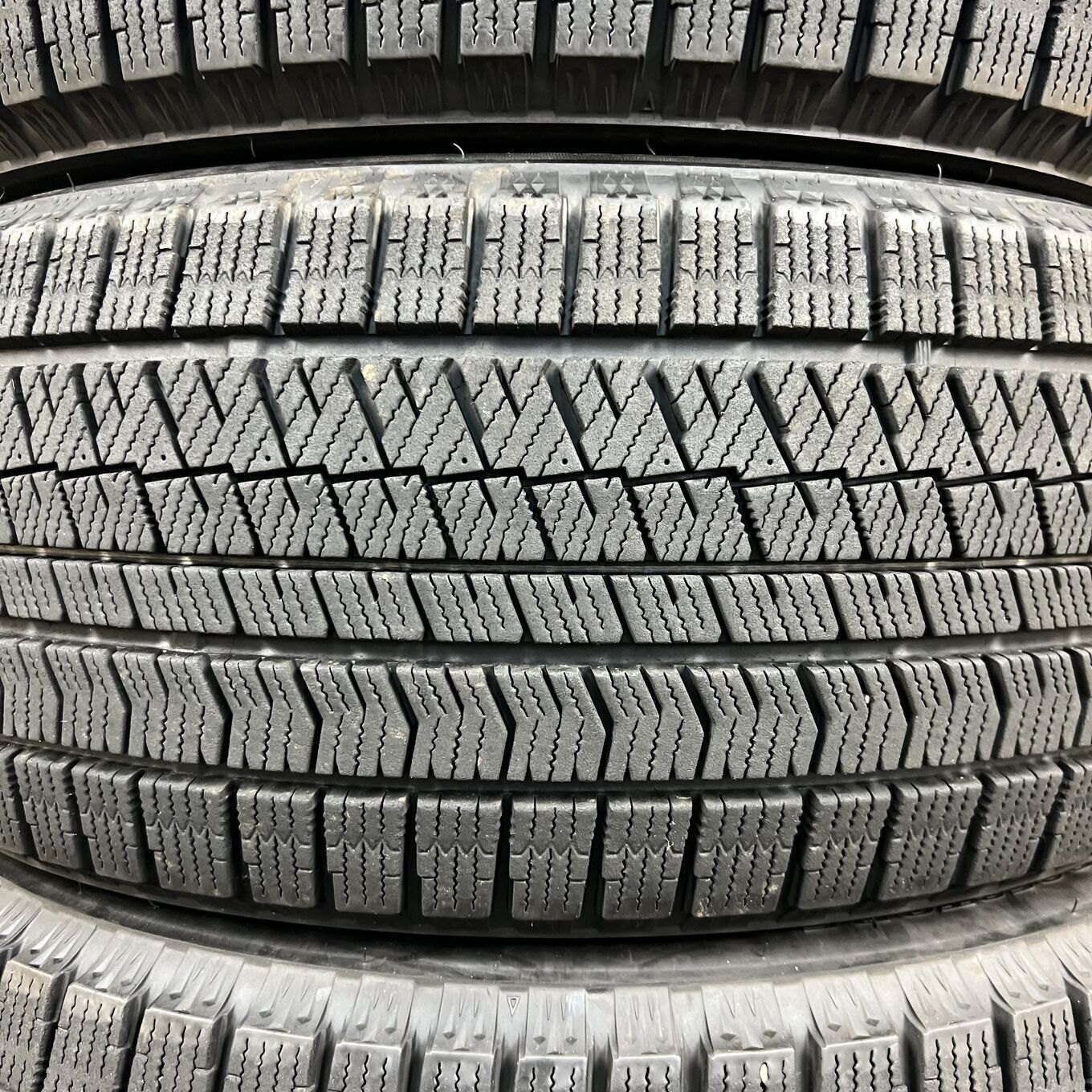 Bridgestone BLIZZAK VRX2 225/50 R18, фото 2