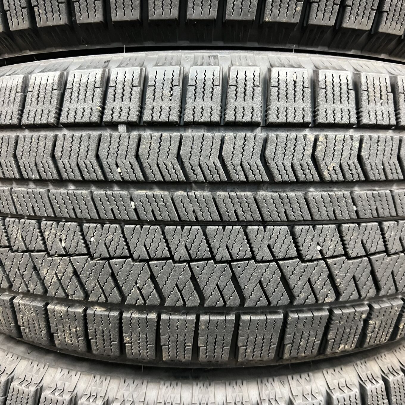 Bridgestone BLIZZAK VRX2 225/50 R18, фото 3