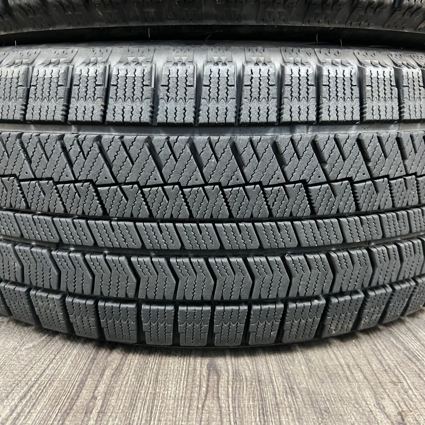Bridgestone BLIZZAK VRX2 225/50 R18, фото 4