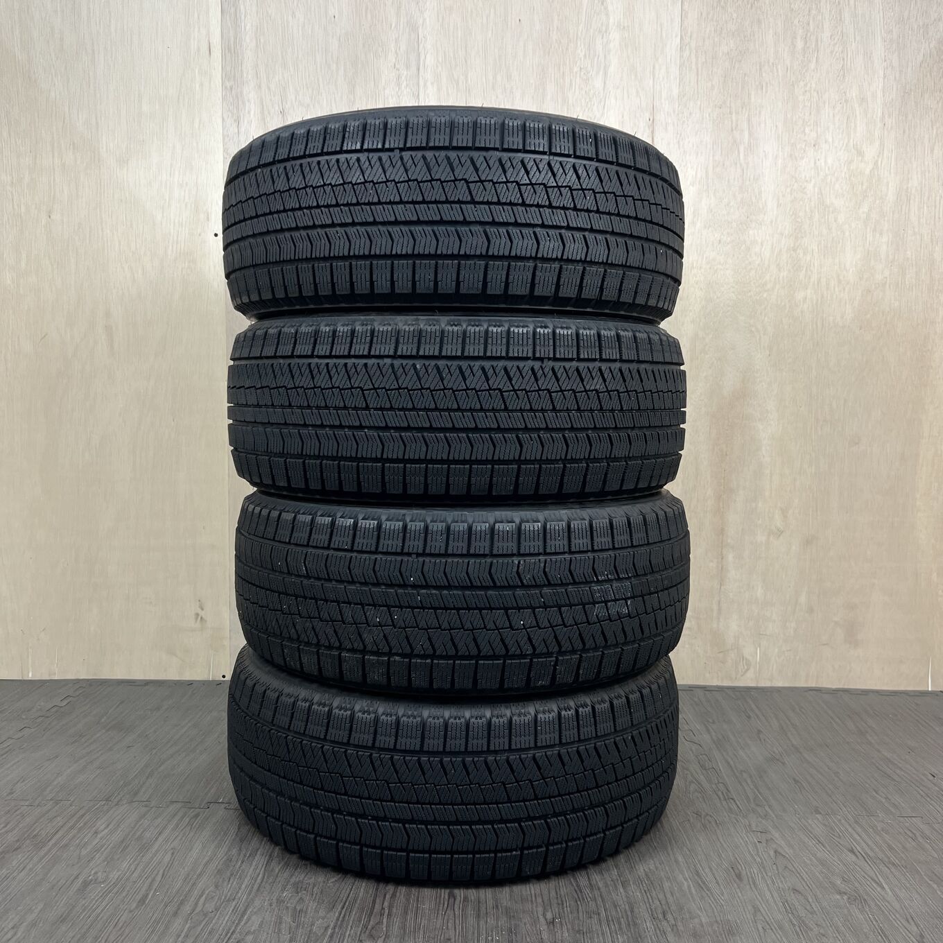 Bridgestone BLIZZAK VRX2 225/50 R18, фото 5