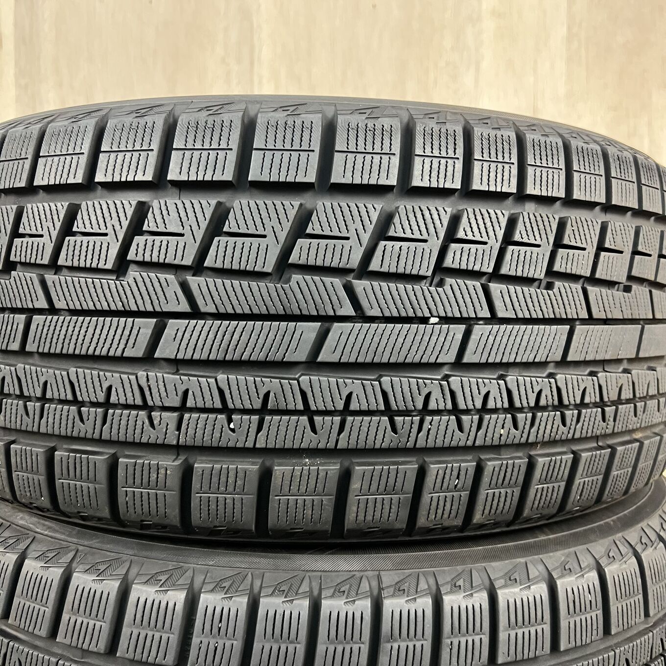 245/40 R18 Yokohama ICE GUARD IG60 — 28 900 ¥/комплект