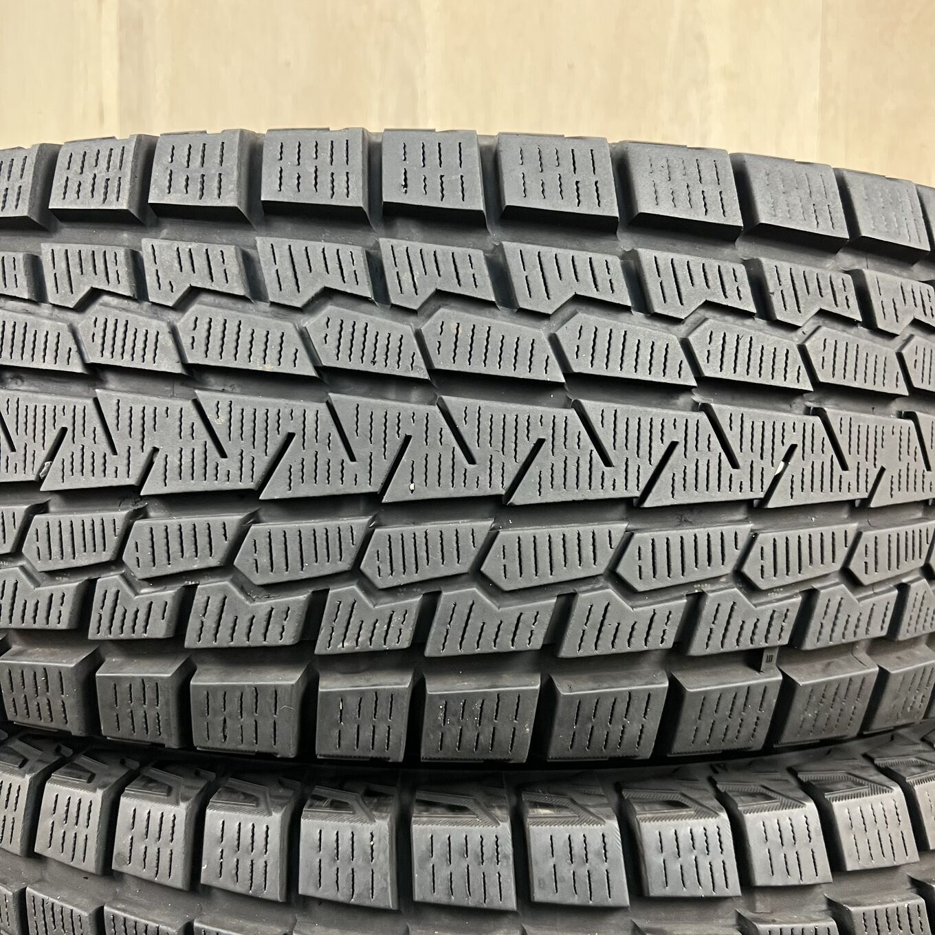 285/75 R16 Yokohama ICE GUARD G075 — 37 400 ¥/комплект