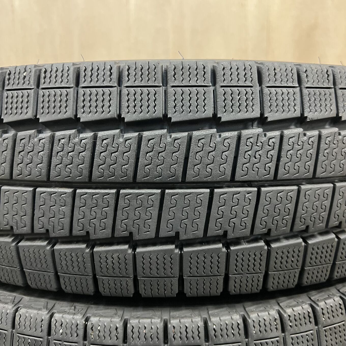 195/80 R15 Dunlop WINTER MAXX LV01 — 25 500 ¥/комплект