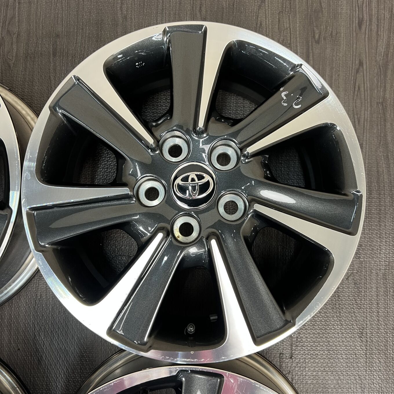 Toyo NOAH 80 R16 6J ET50 5x114.3, фото 4