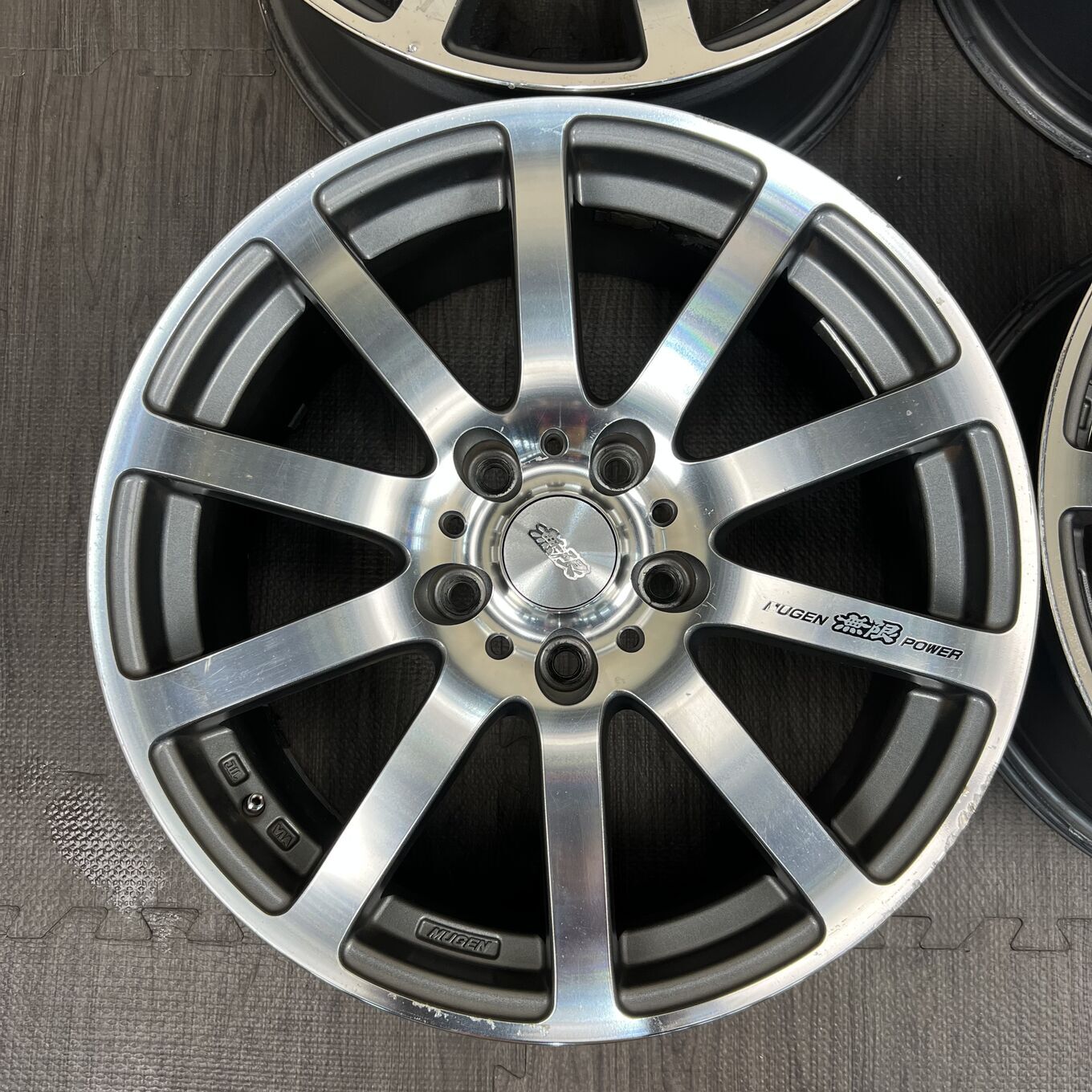 R17 7J ET48 5x114.3 NR — 42 500 ¥/комплект