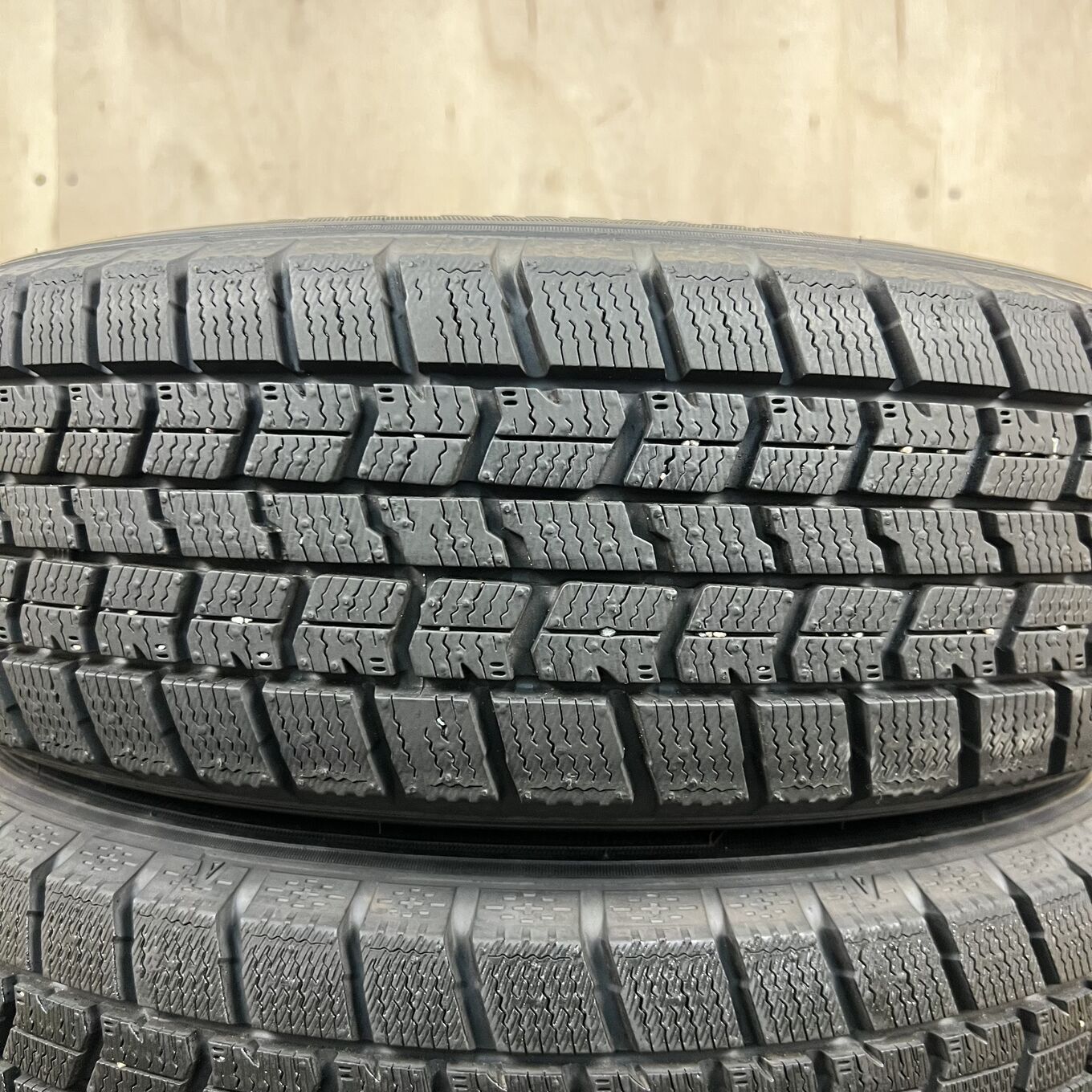 165/65 R14 Goodyear ICE NAVI 7 — 18 700 ¥/комплект