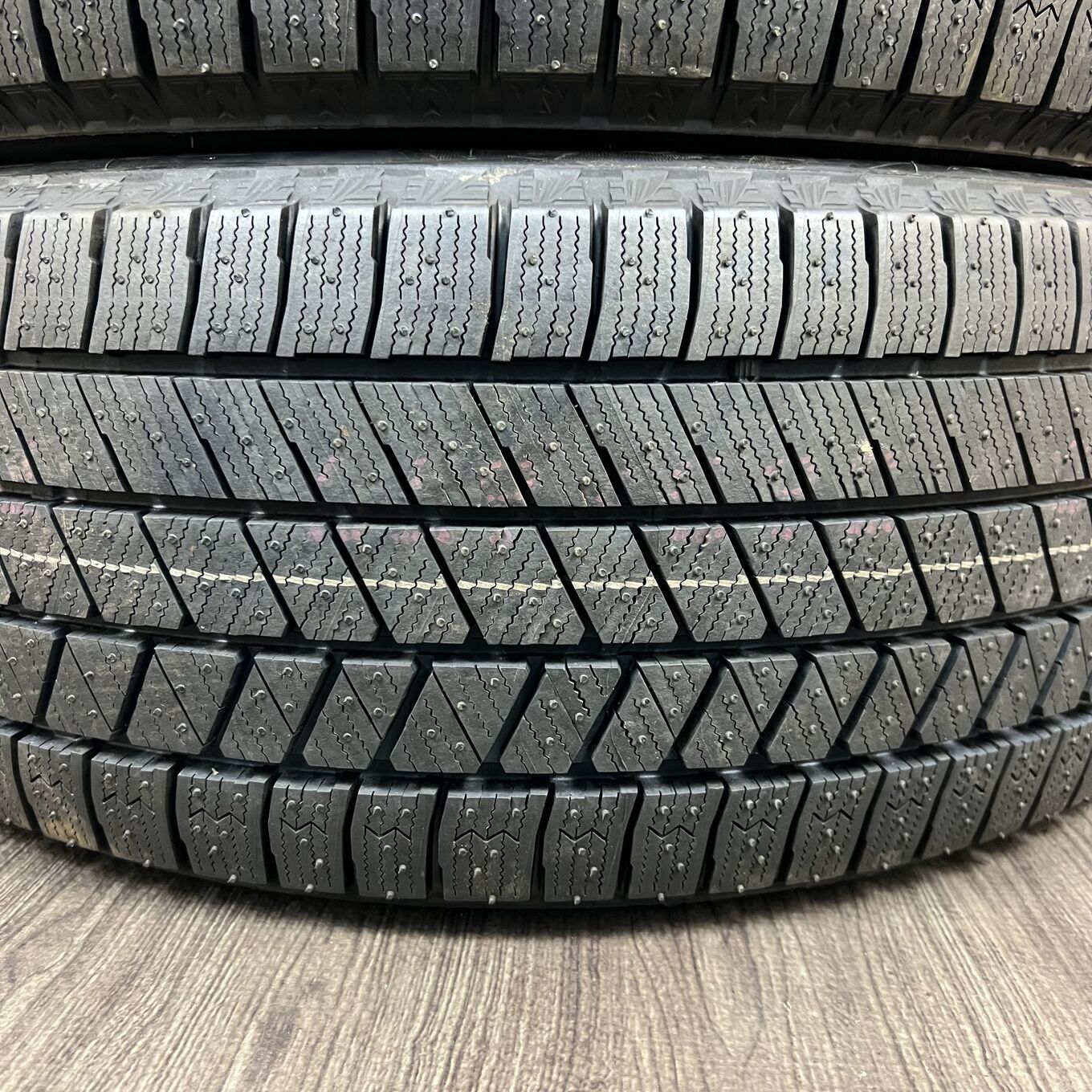 Bridgestone BLIZZAK VRX3 205/50 R17, фото 2