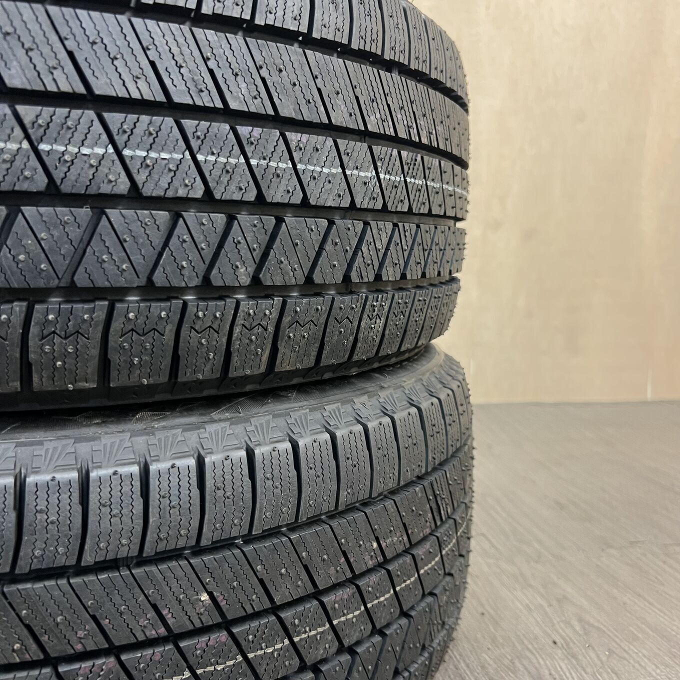 Bridgestone BLIZZAK VRX3 205/50 R17, фото 4