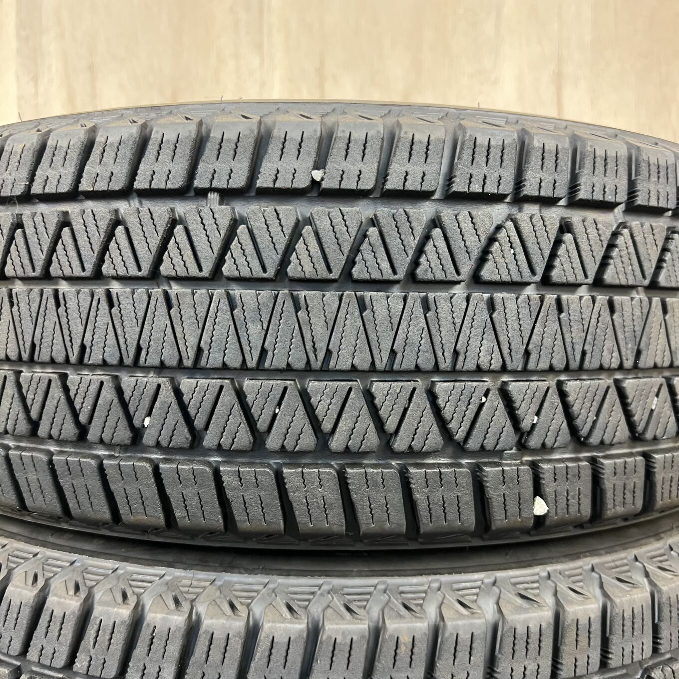 225/65 R17 Bridgestone BLIZZAK DM-V3 — 9 400 ¥/комплект