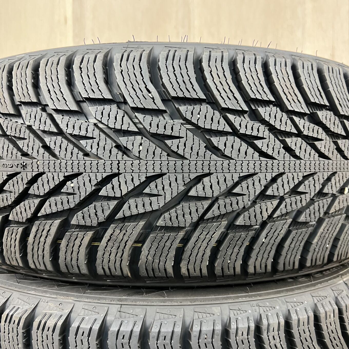 225/45 R17 Nokian HAKKAPELITTA R3 — 18 700 ¥/комплект