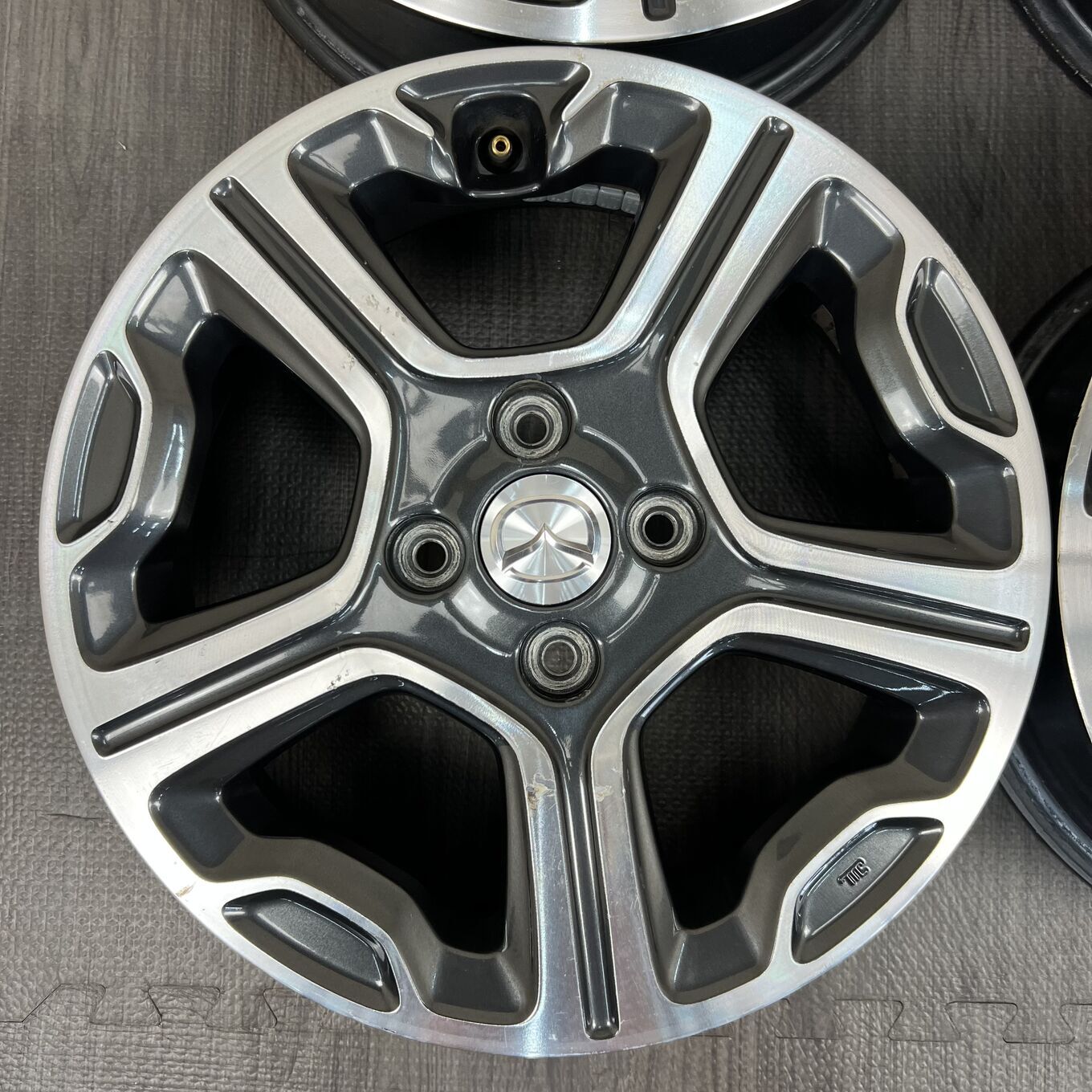 R15 4.5J ET45 4x100 FLAIR — 28 100 ¥/комплект