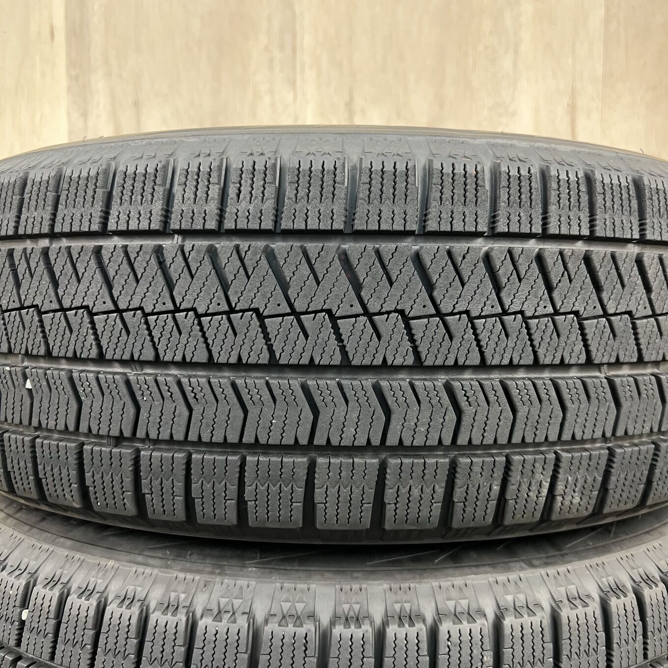 225/60 R17 Bridgestone BLIZZAK VRX2 — 25 500 ¥/комплект