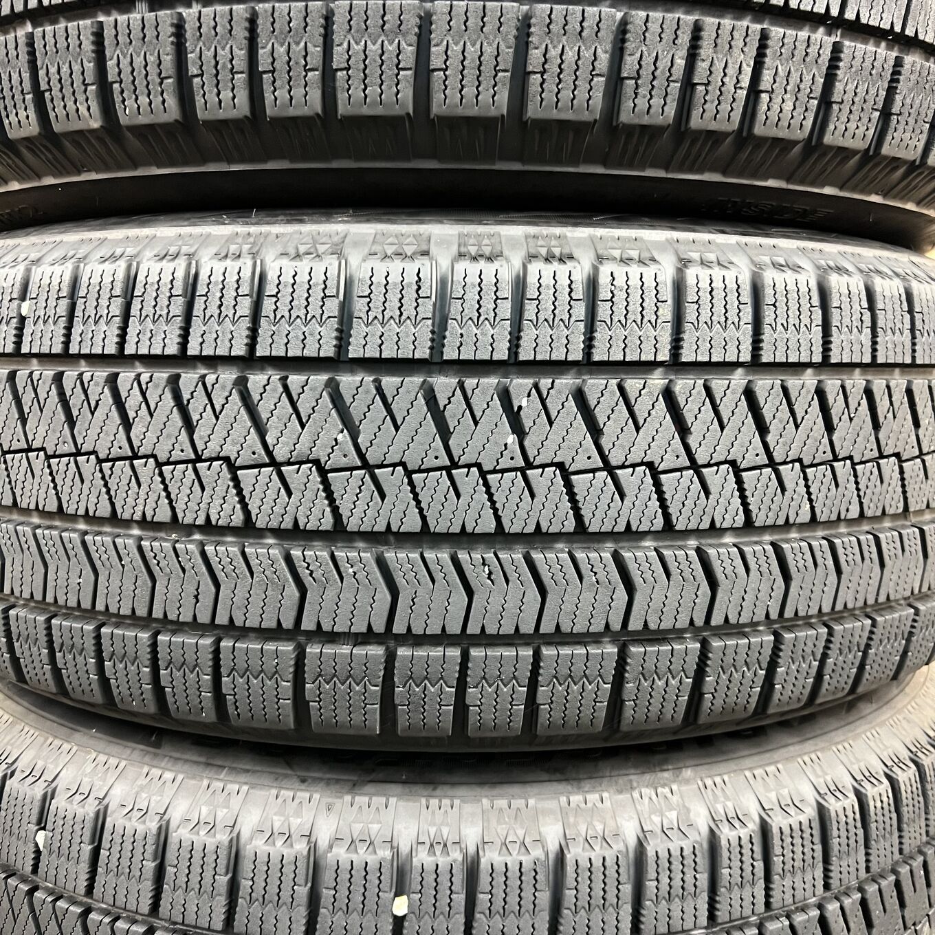 Bridgestone BLIZZAK VRX2 225/60 R17, фото 2