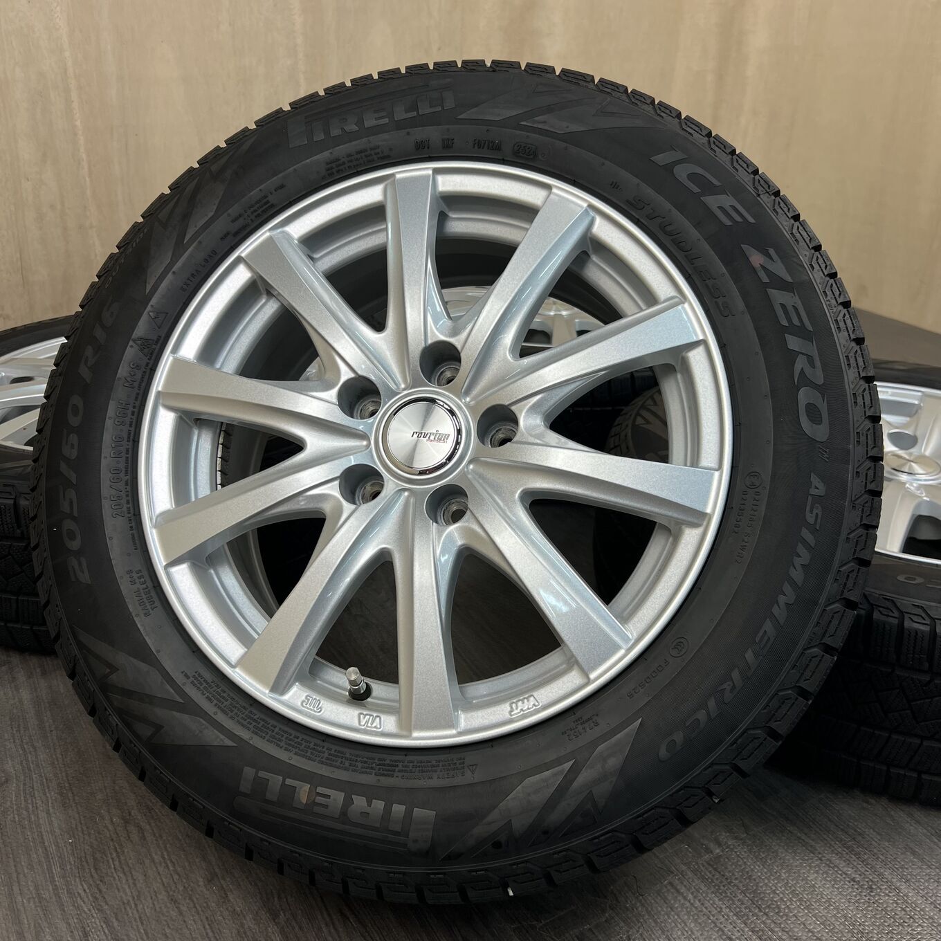 Б/У колесо в сборе 205/60 R16 Pirelli RAVRION RS01, артикул 0502AS000926