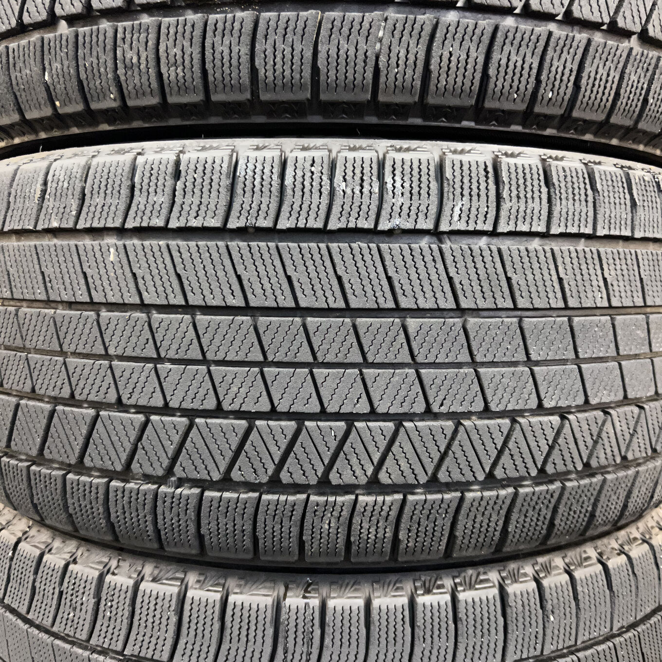 Bridgestone BLIZZAK VRX3 245/45 R17, фото 3