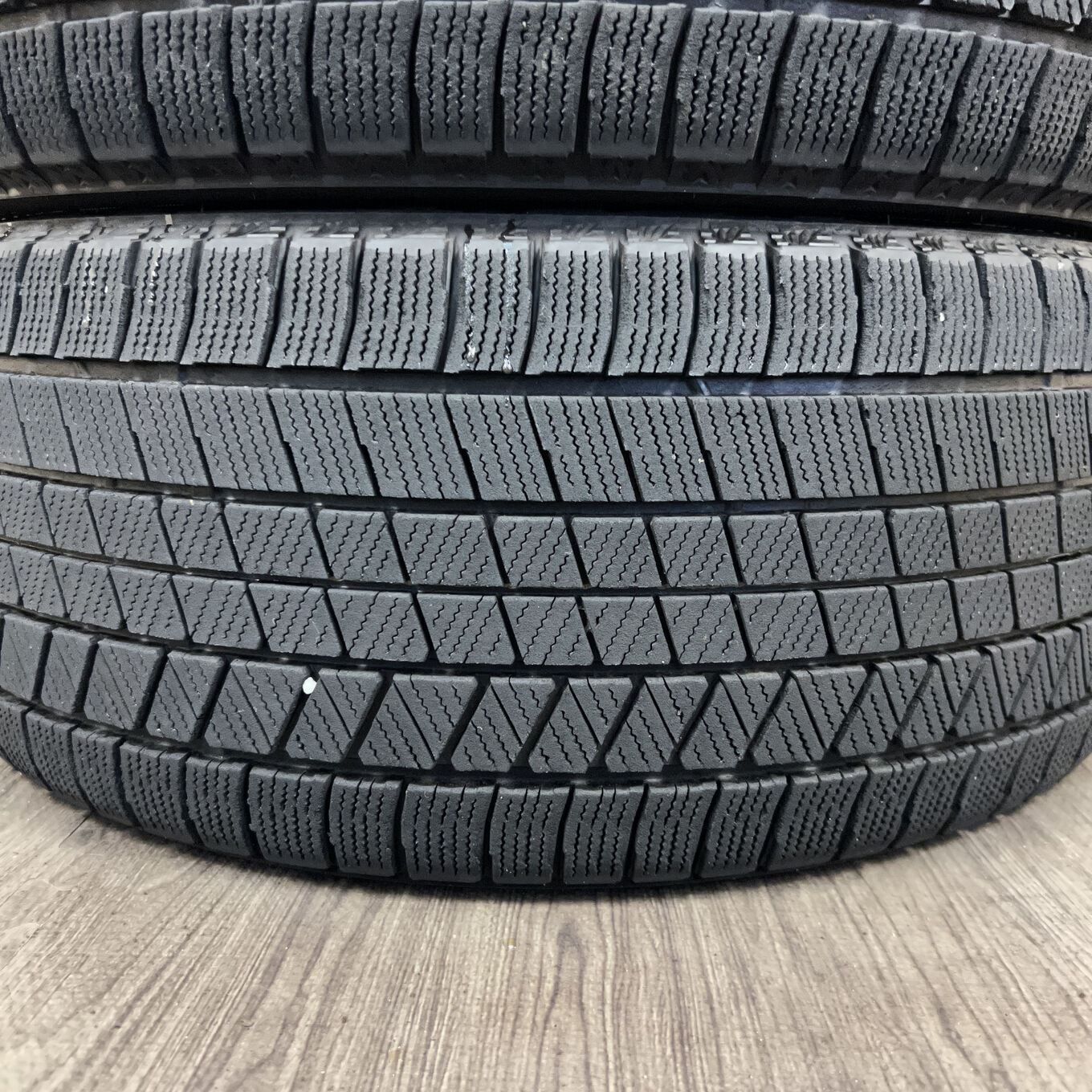 Bridgestone BLIZZAK VRX3 245/45 R17, фото 4