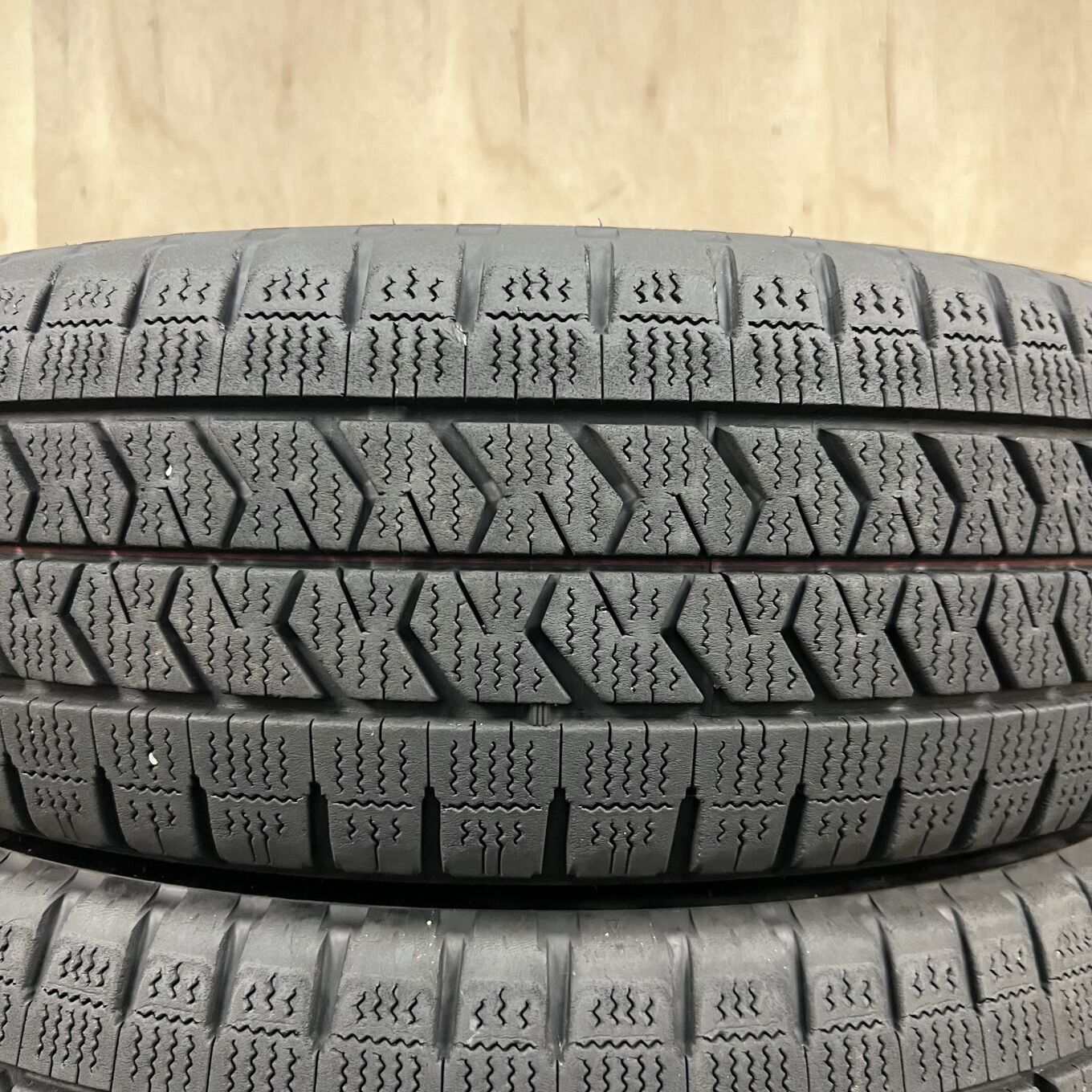 215/70 R15 Bridgestone BLIZZAK W989 — 21 300 ¥/комплект