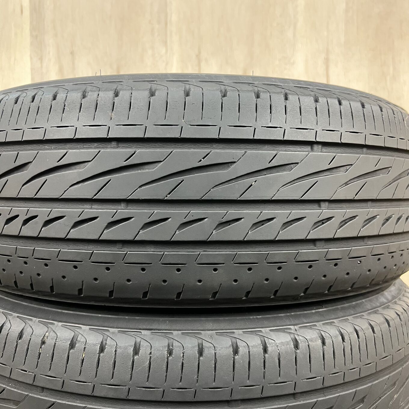 225/60 R17 Bridgestone REGNO GRVII — 12 800 ¥/комплект