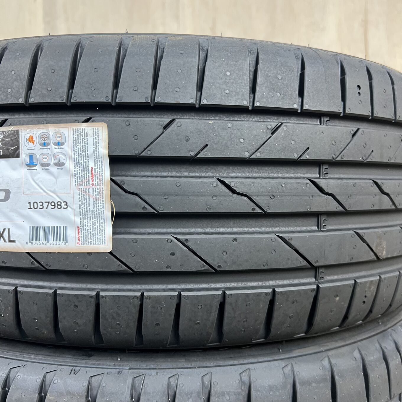225/45 R18 Hankook VENTUS EVO K137 — 46 800 ¥/комплект