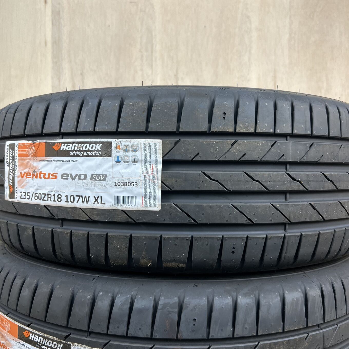 235/60 R18 Hankook VENTUS EVO K137 — 51 000 ¥/комплект