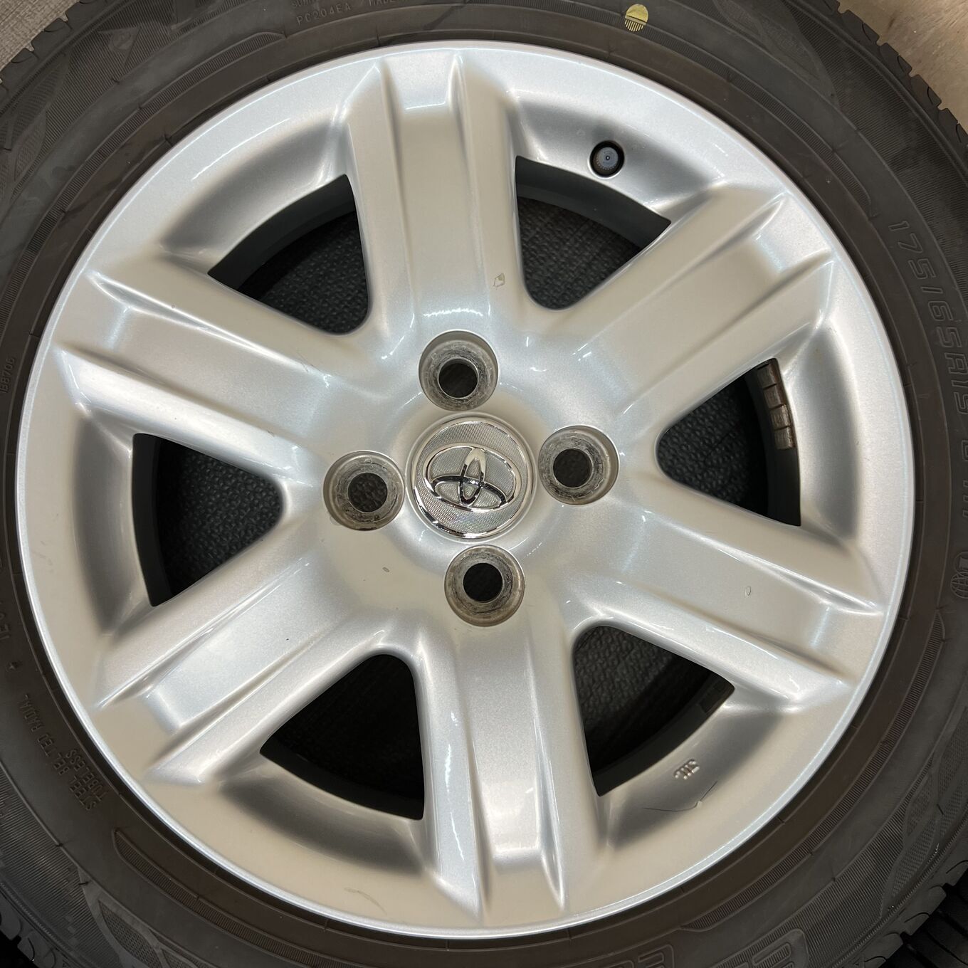 Toyo IQ R15 5J ET45 4x100, фото 3