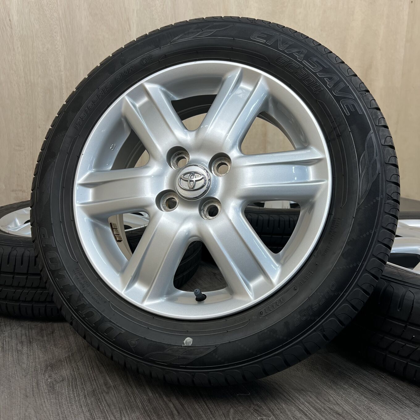Б/У колесо в сборе 175/65 R15 Dunlop IQ, артикул 0519AS000926