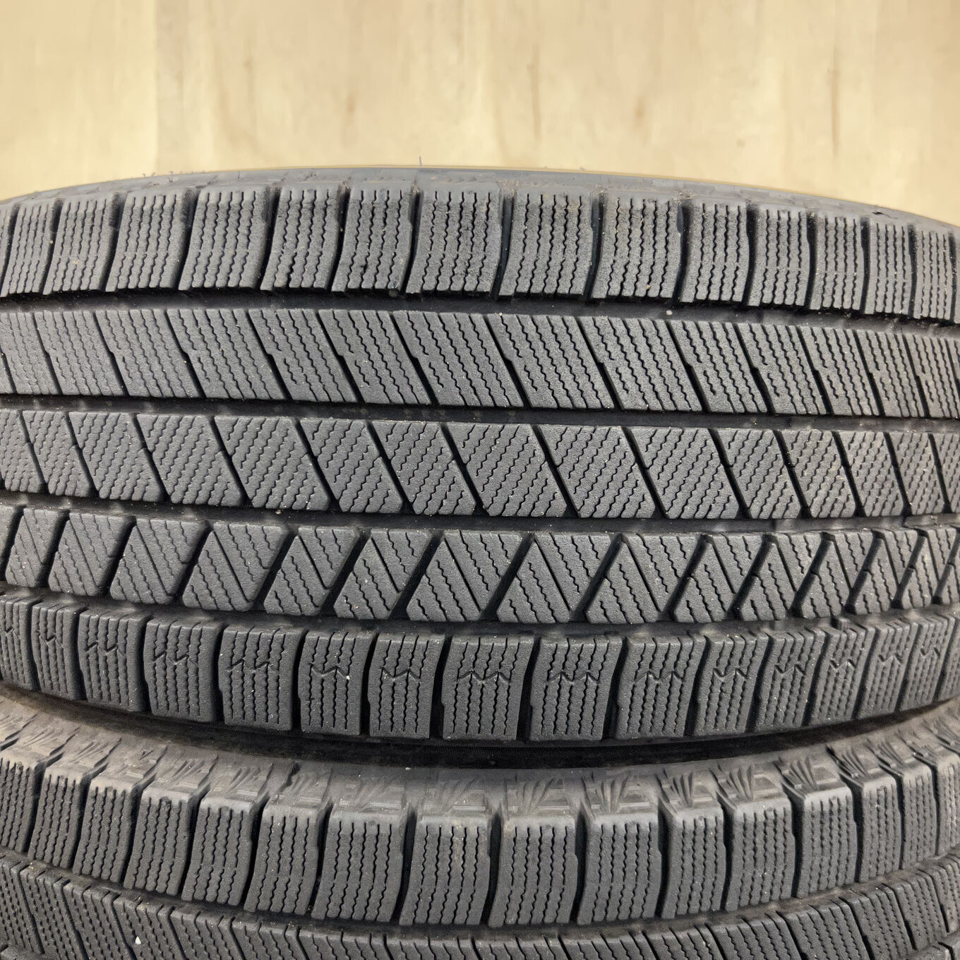 205/60 R16 Bridgestone BLIZZAK VRX3 — 35 700 ¥/комплект