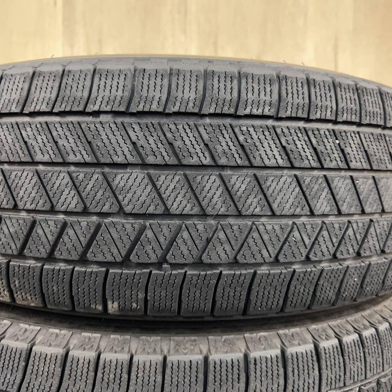 215/65 R16 Bridgestone BLIZZAK VRX3 — 12 800 ¥/комплект